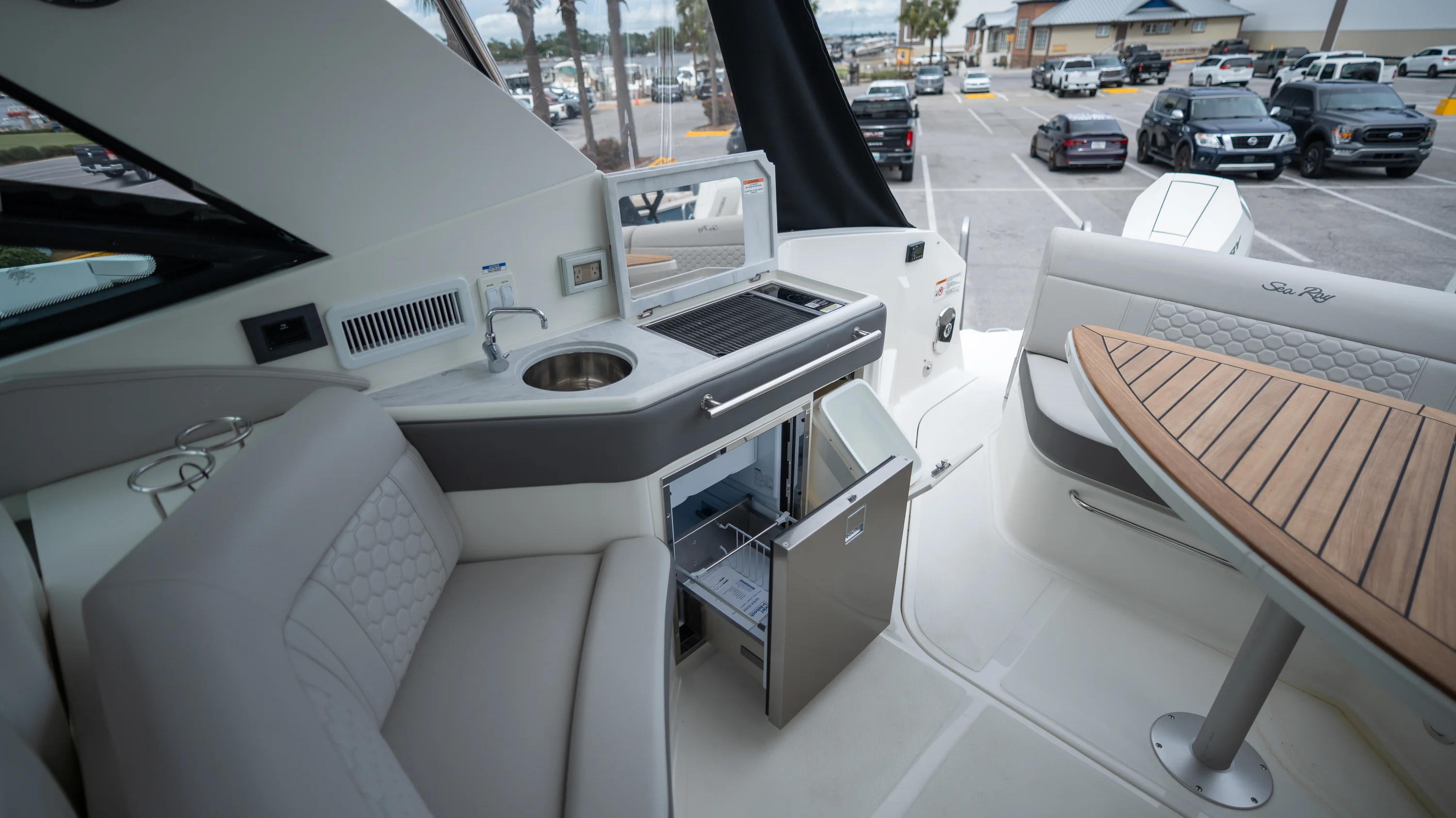 2026 Sea Ray Sundancer 320 Outboard Image Thumbnail #31