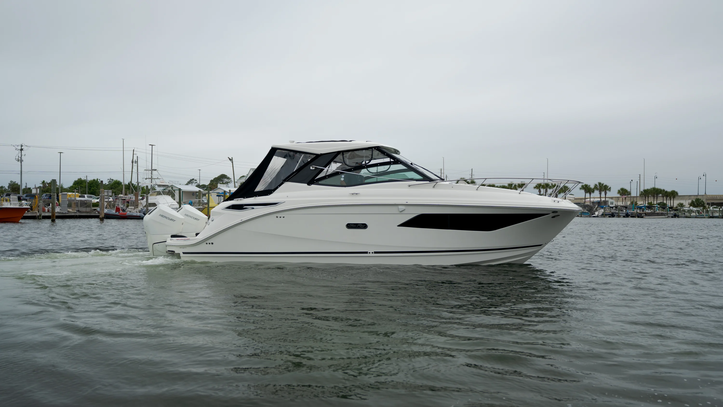 2026 Sea Ray Sundancer 320 Outboard Image Thumbnail #4