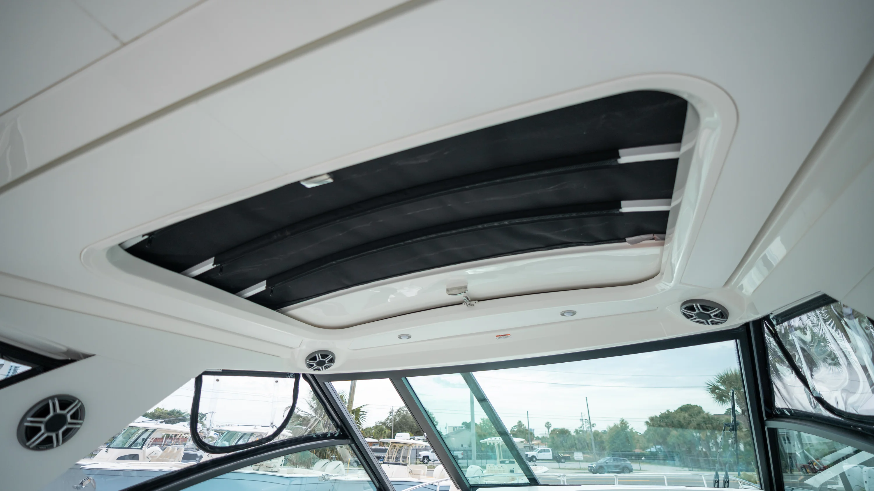 2026 Sea Ray Sundancer 320 Outboard Image Thumbnail #36
