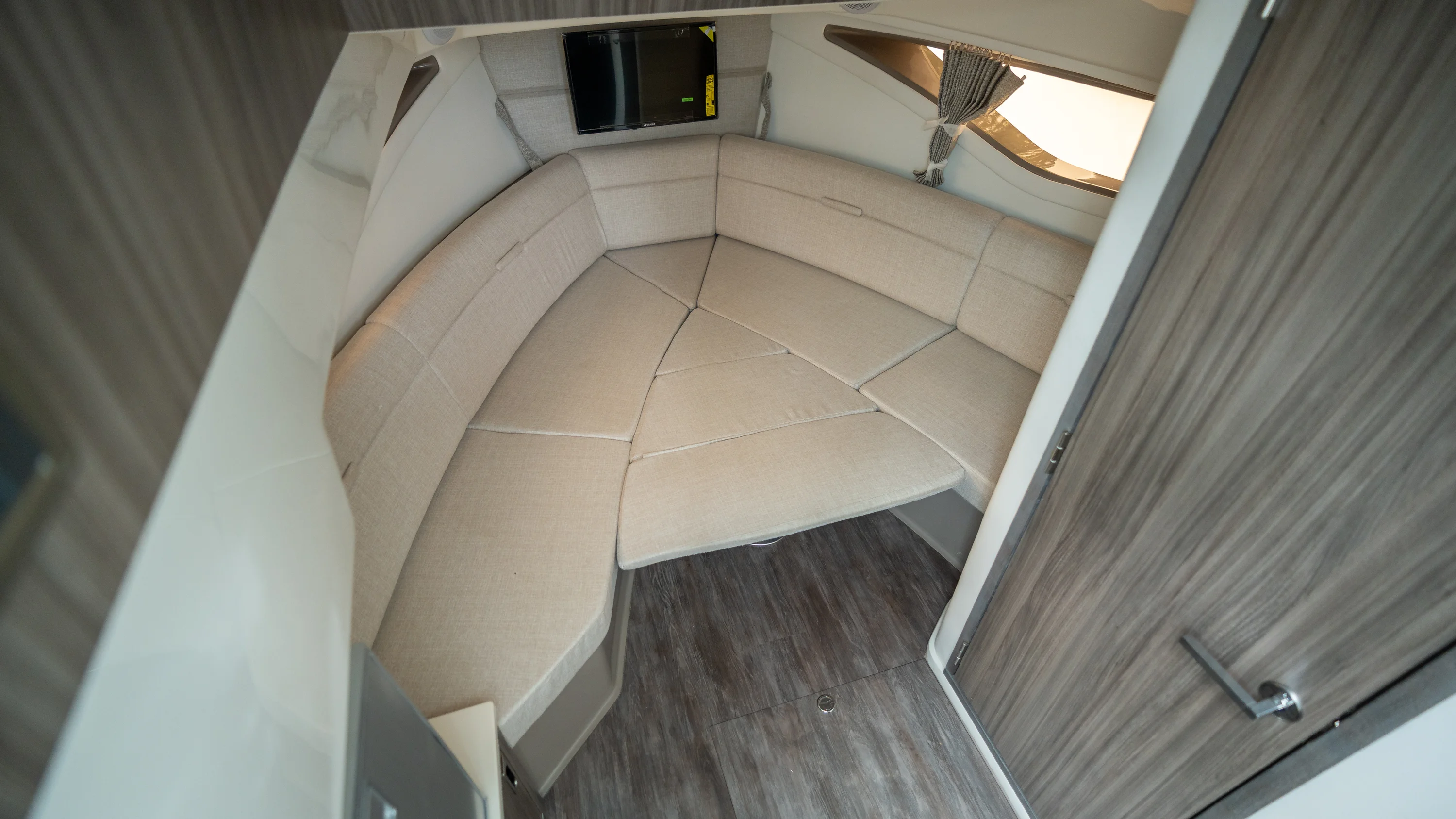 2026 Sea Ray Sundancer 320 Outboard Image Thumbnail #14