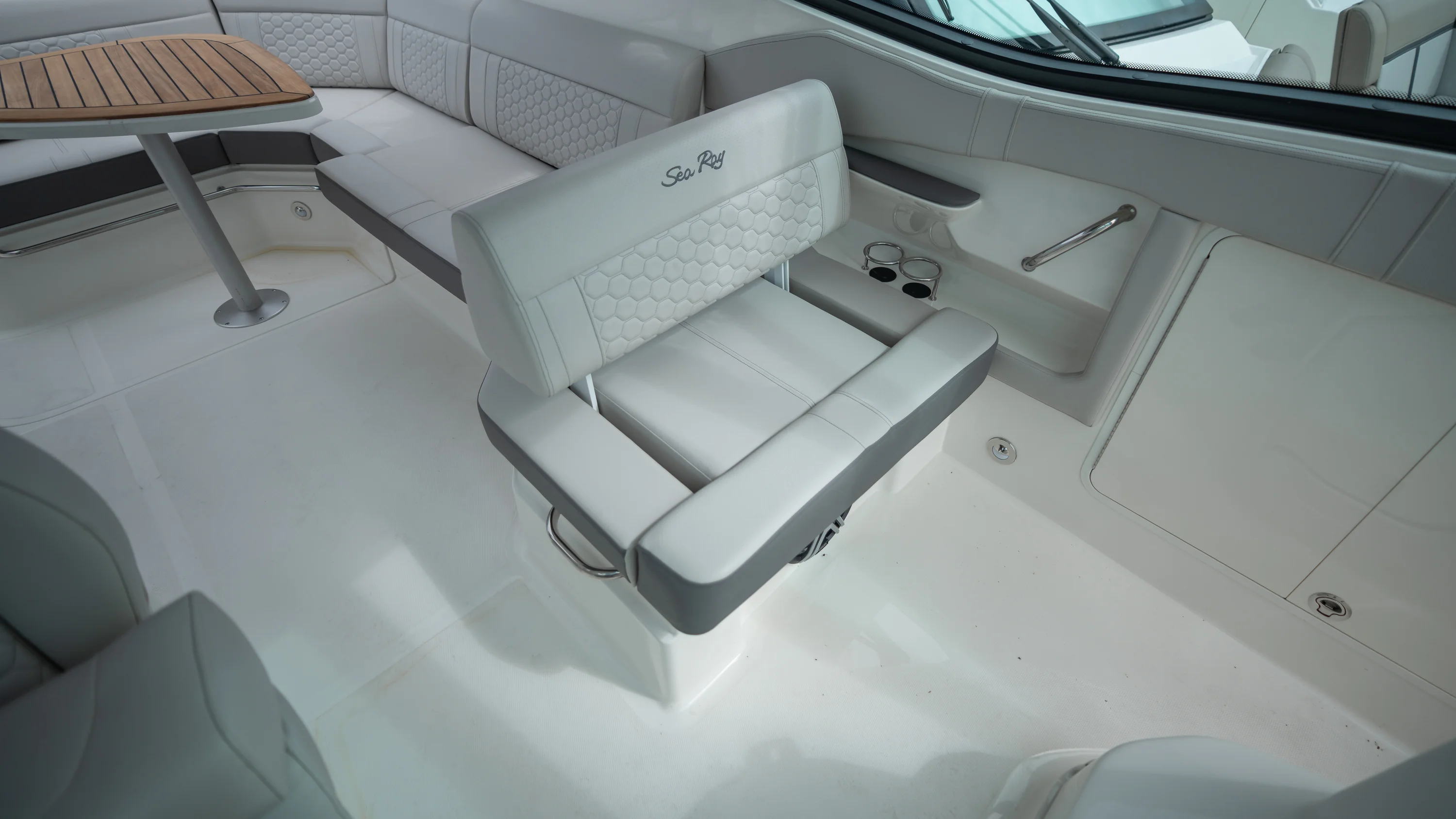2026 Sea Ray Sundancer 320 Outboard Image Thumbnail #27