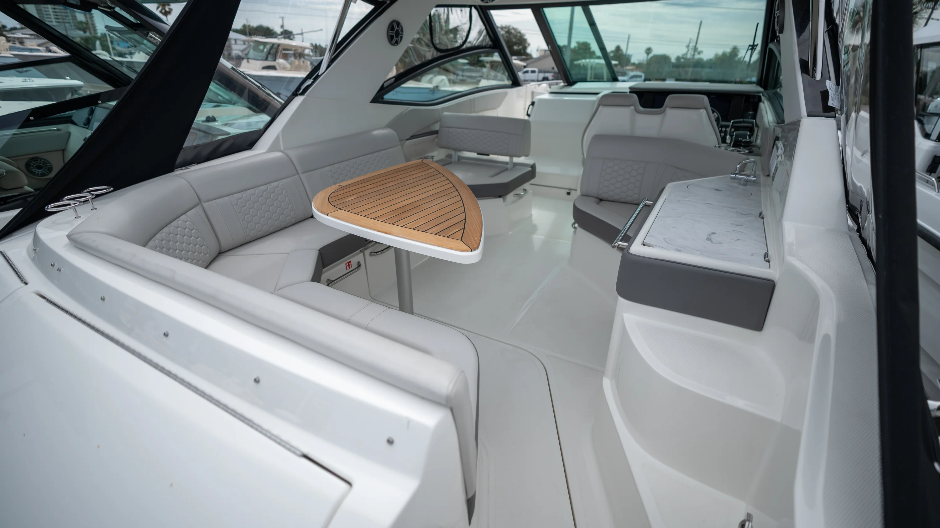 2026 Sea Ray Sundancer 320 Outboard Image Thumbnail #33