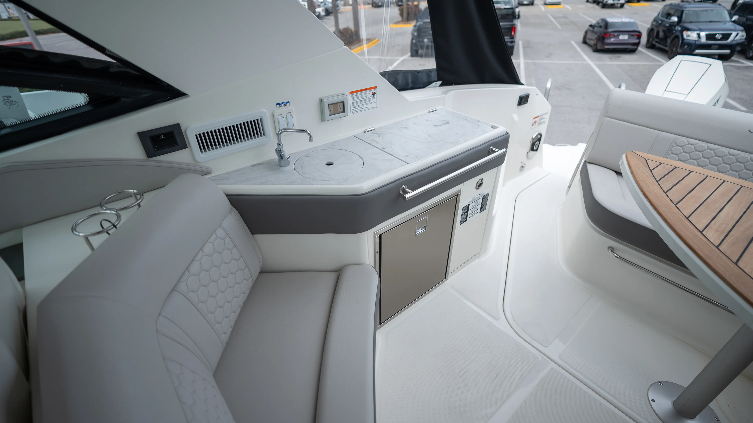 2026 Sea Ray Sundancer 320 Outboard Image Thumbnail #30