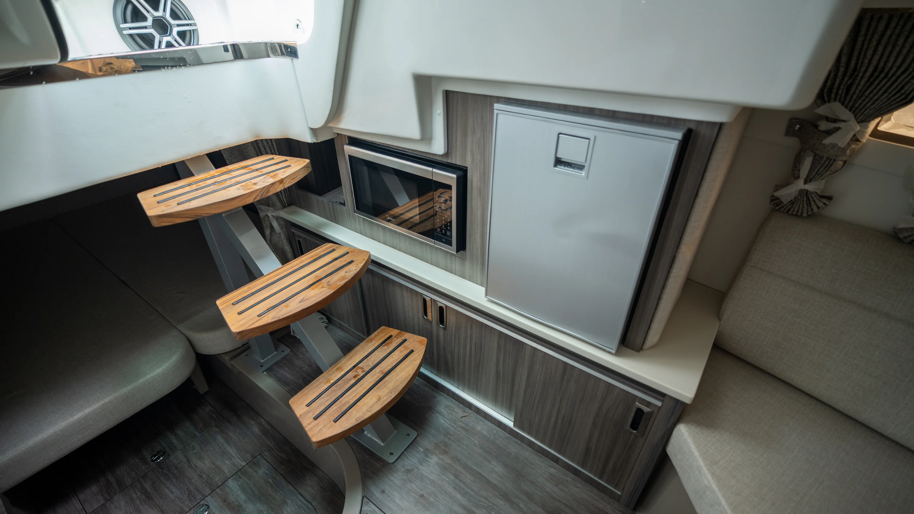 2026 Sea Ray Sundancer 320 Outboard Image Thumbnail #13