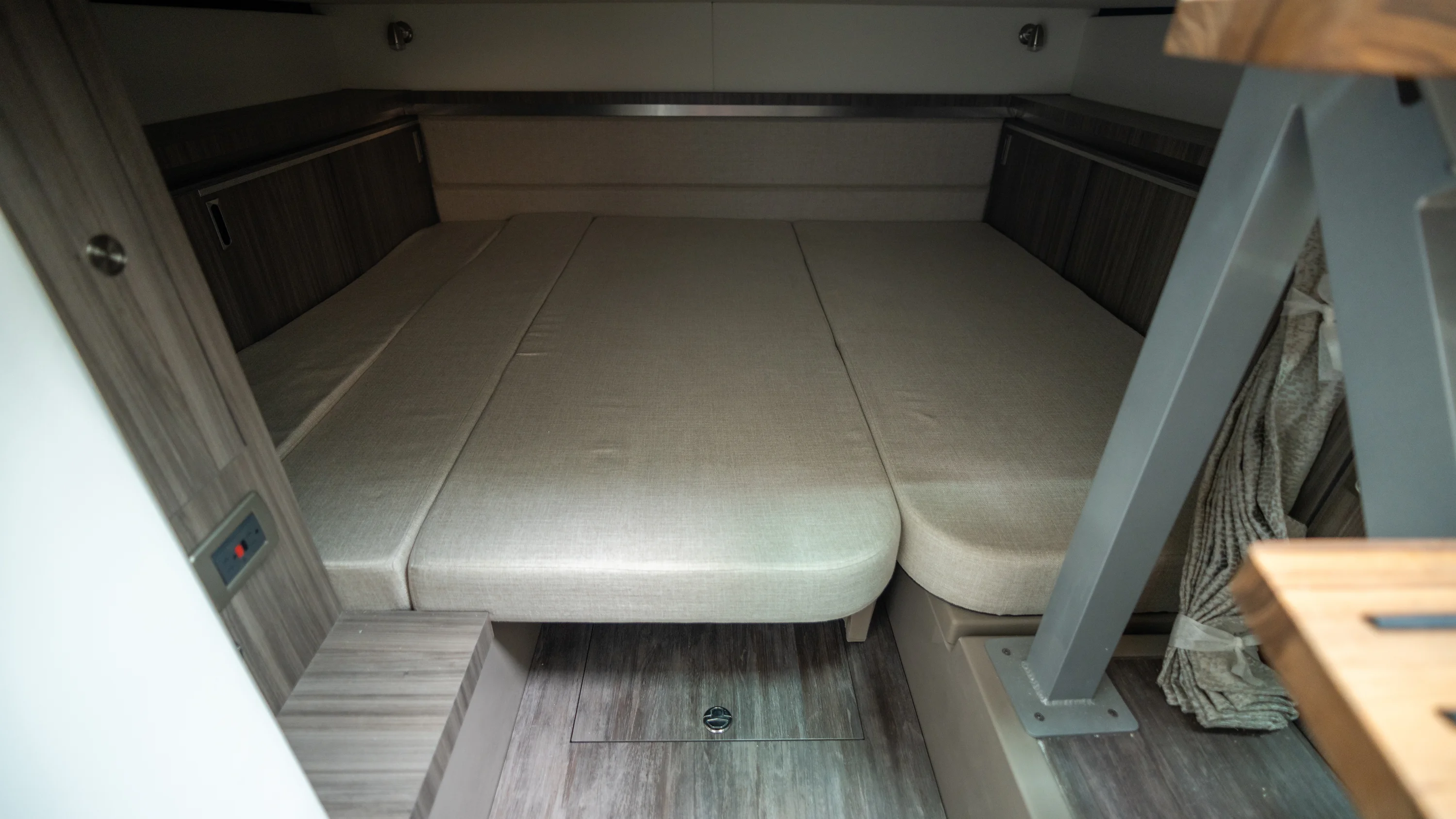 2026 Sea Ray Sundancer 320 Outboard Image Thumbnail #15