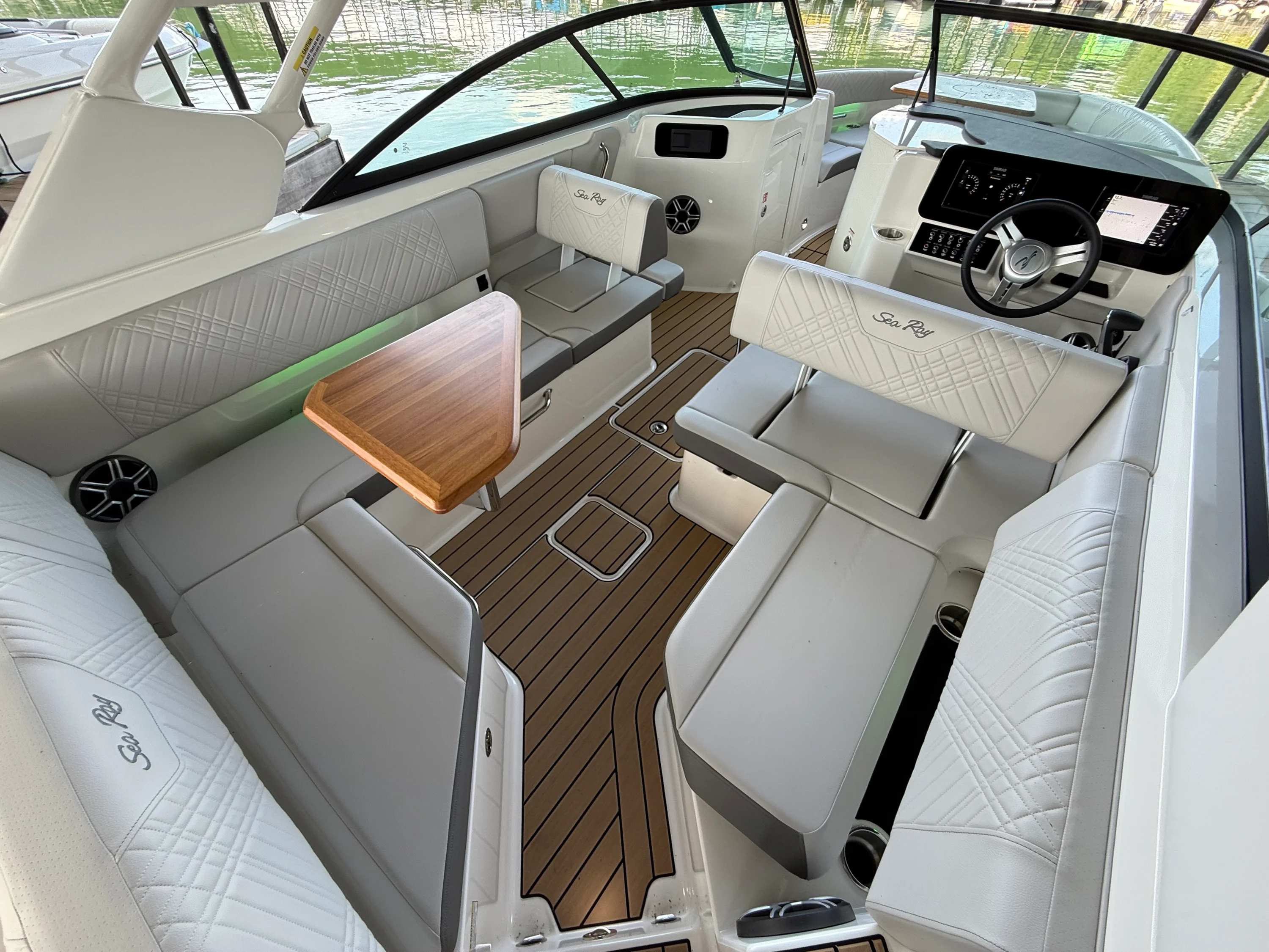 2026 Sea Ray SDX 250 Image Thumbnail #6