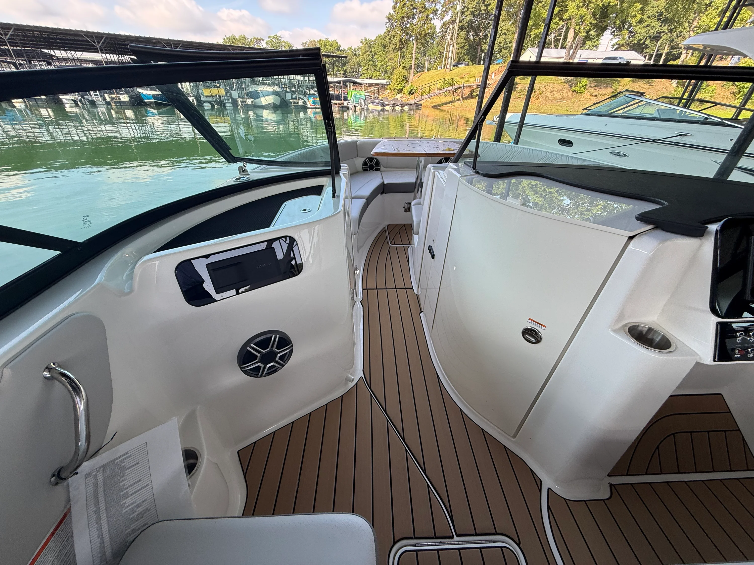 2026 Sea Ray SDX 250 Image Thumbnail #9