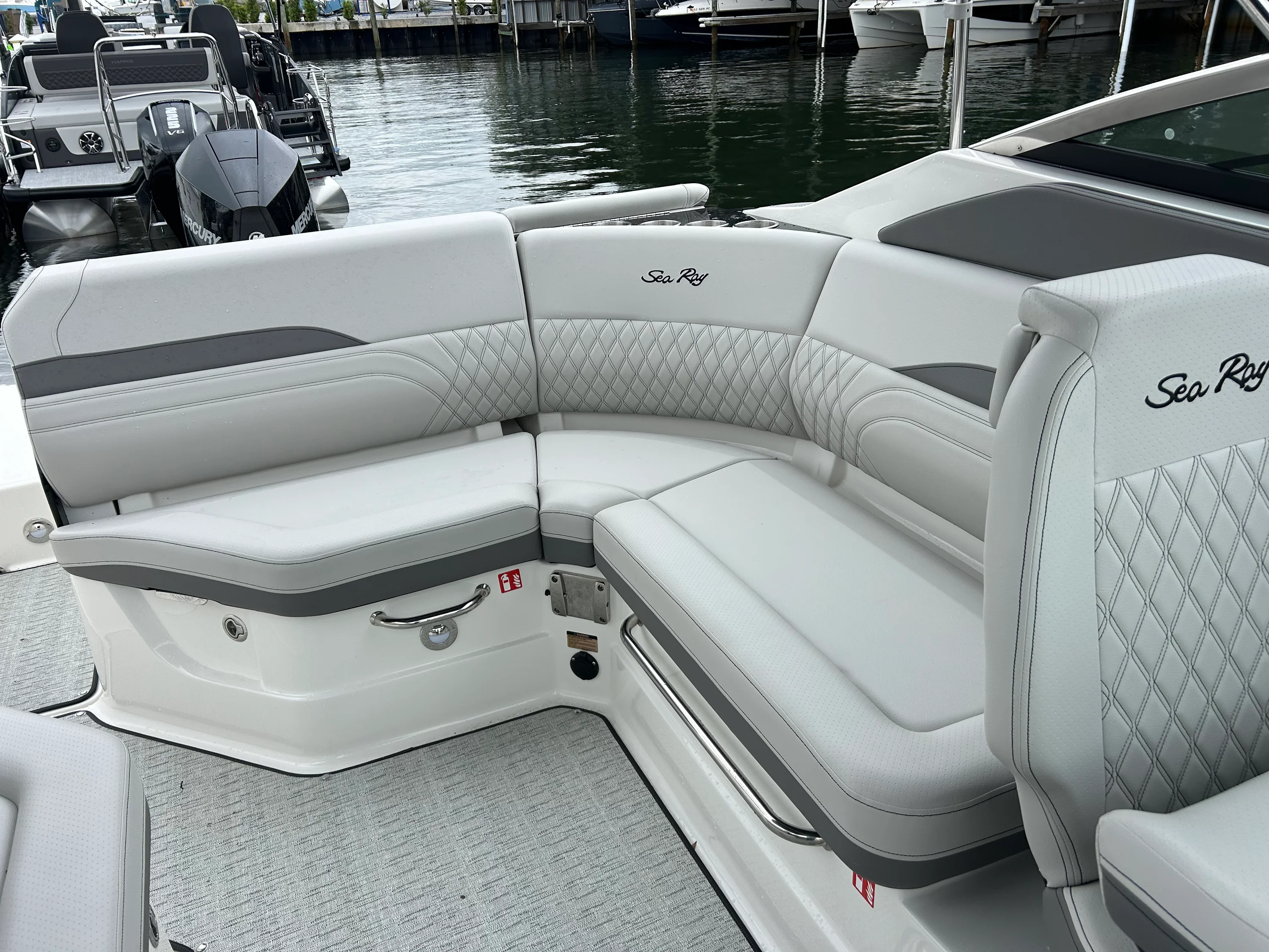 2026 Sea Ray SLX 260 Outboard Image Thumbnail #13