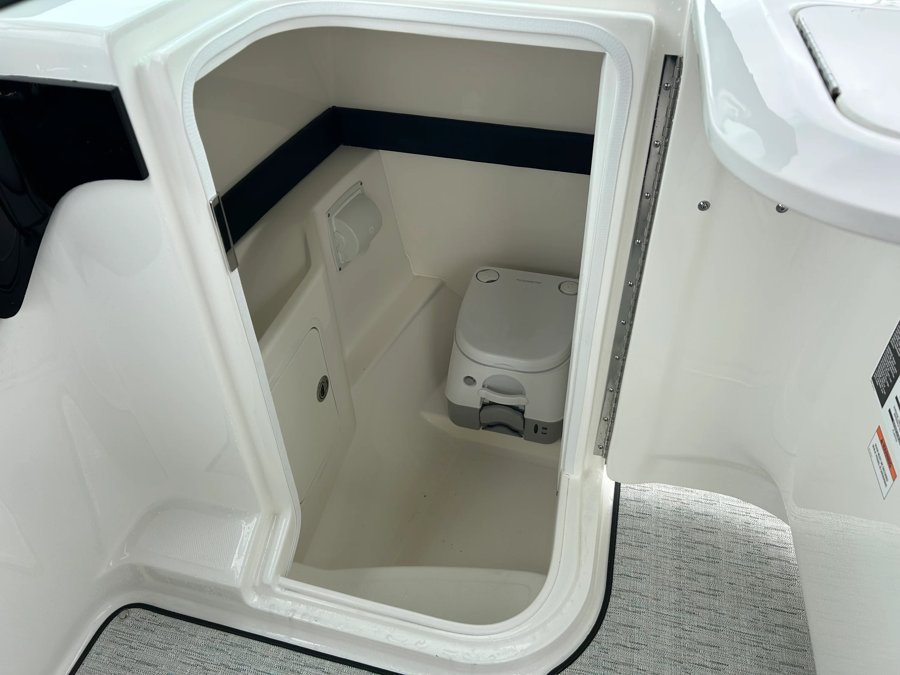 2026 Sea Ray SLX 260 Outboard Image Thumbnail #21