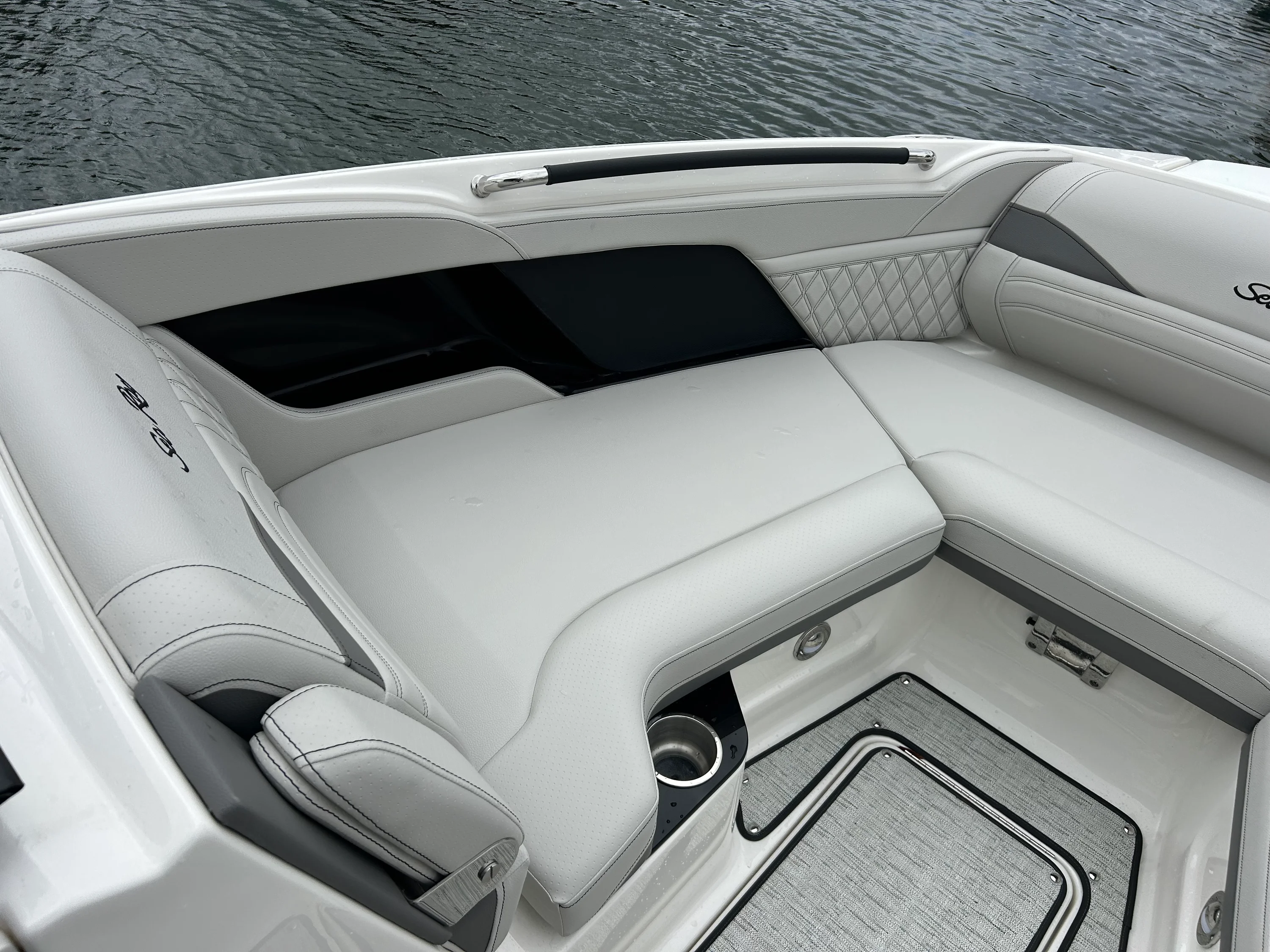 2026 Sea Ray SLX 260 Outboard Image Thumbnail #24