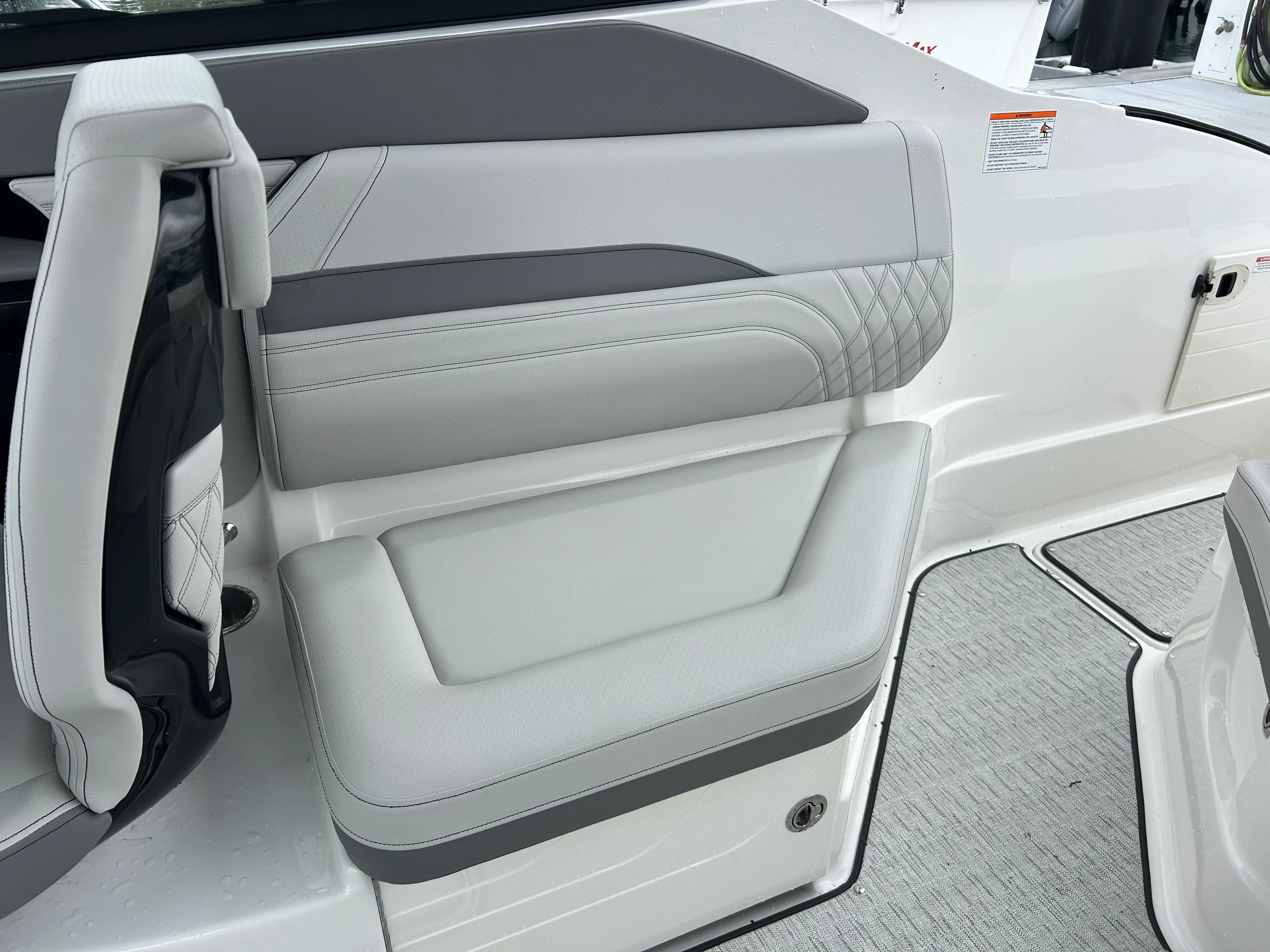 2026 Sea Ray SLX 260 Outboard Image Thumbnail #14
