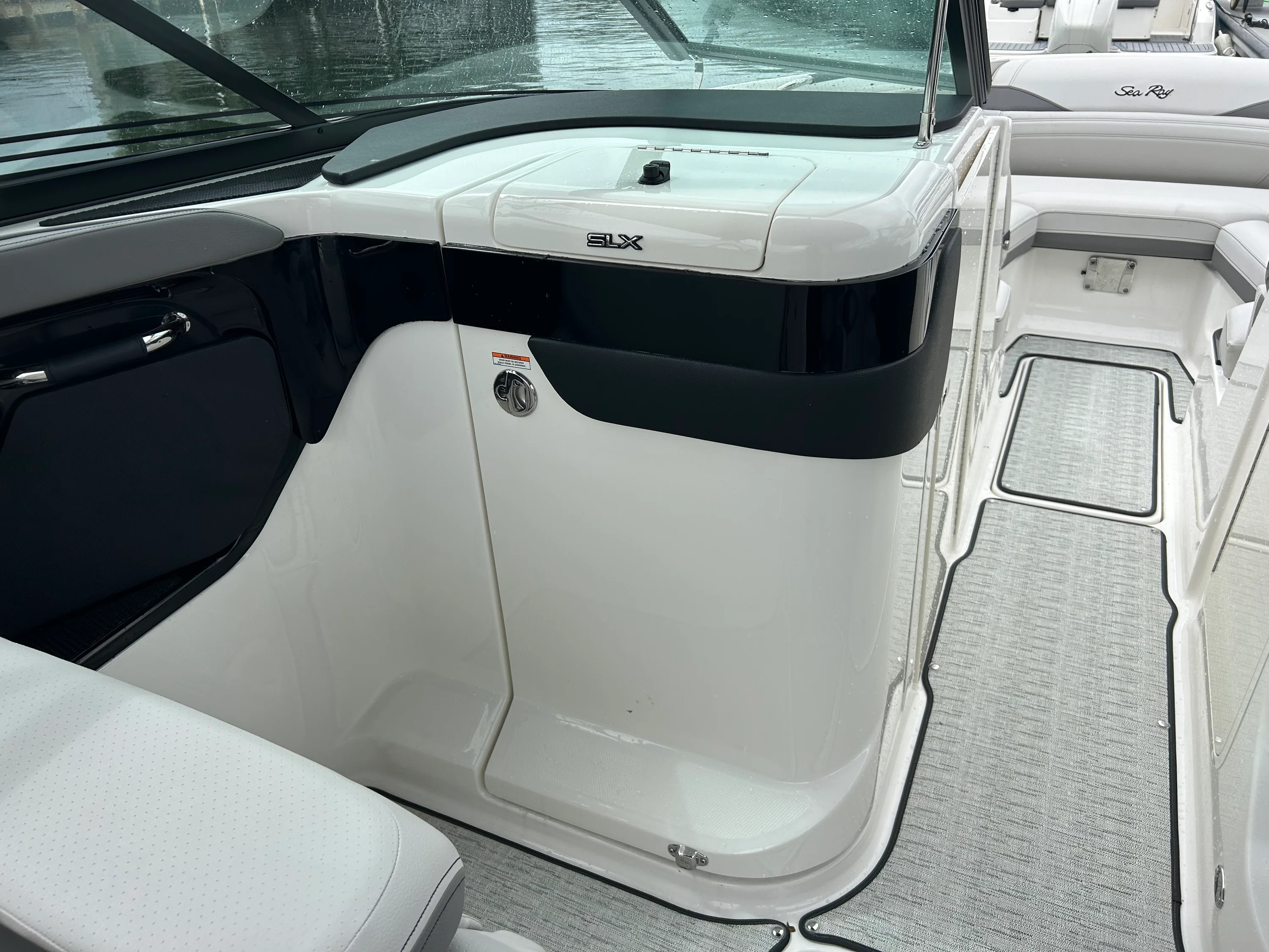 2026 Sea Ray SLX 260 Outboard Image Thumbnail #20