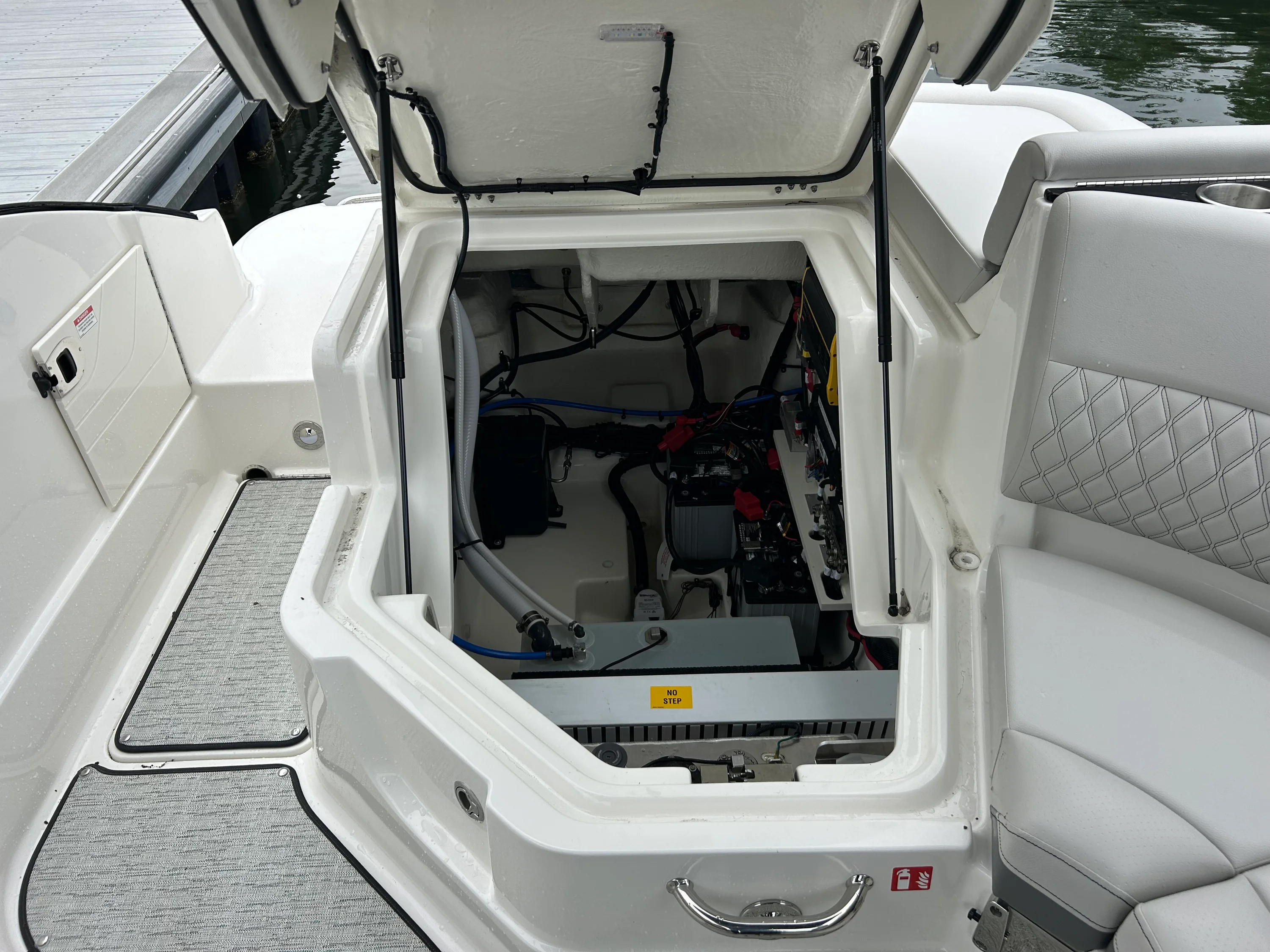 2026 Sea Ray SLX 260 Outboard Image Thumbnail #26