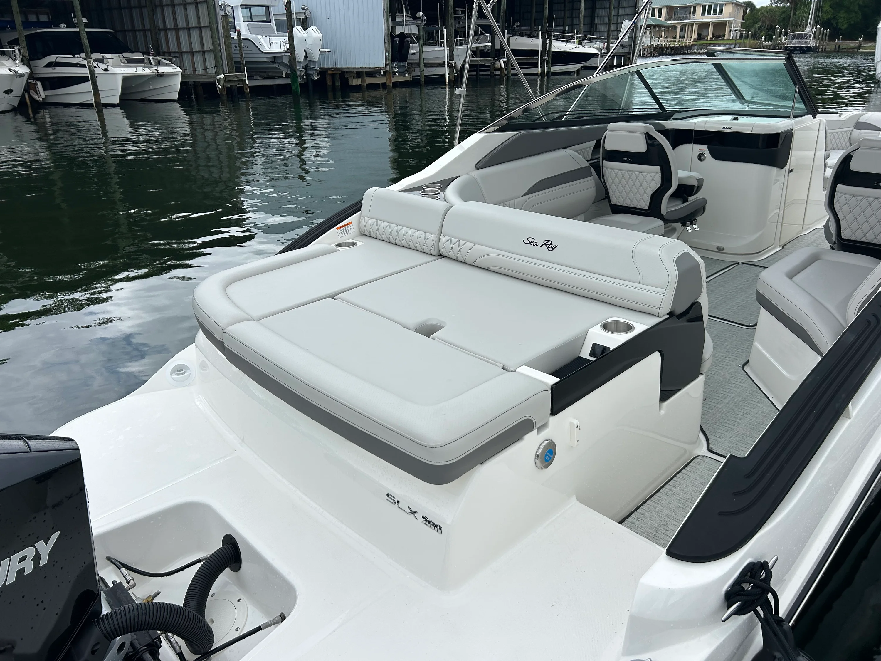 2026 Sea Ray SLX 260 Outboard Image Thumbnail #11