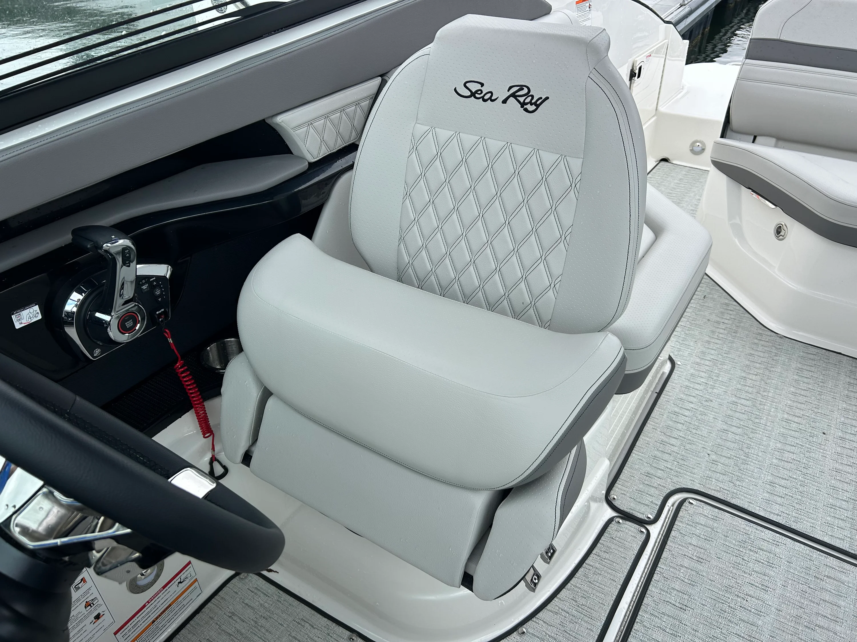 2026 Sea Ray SLX 260 Outboard Image Thumbnail #16