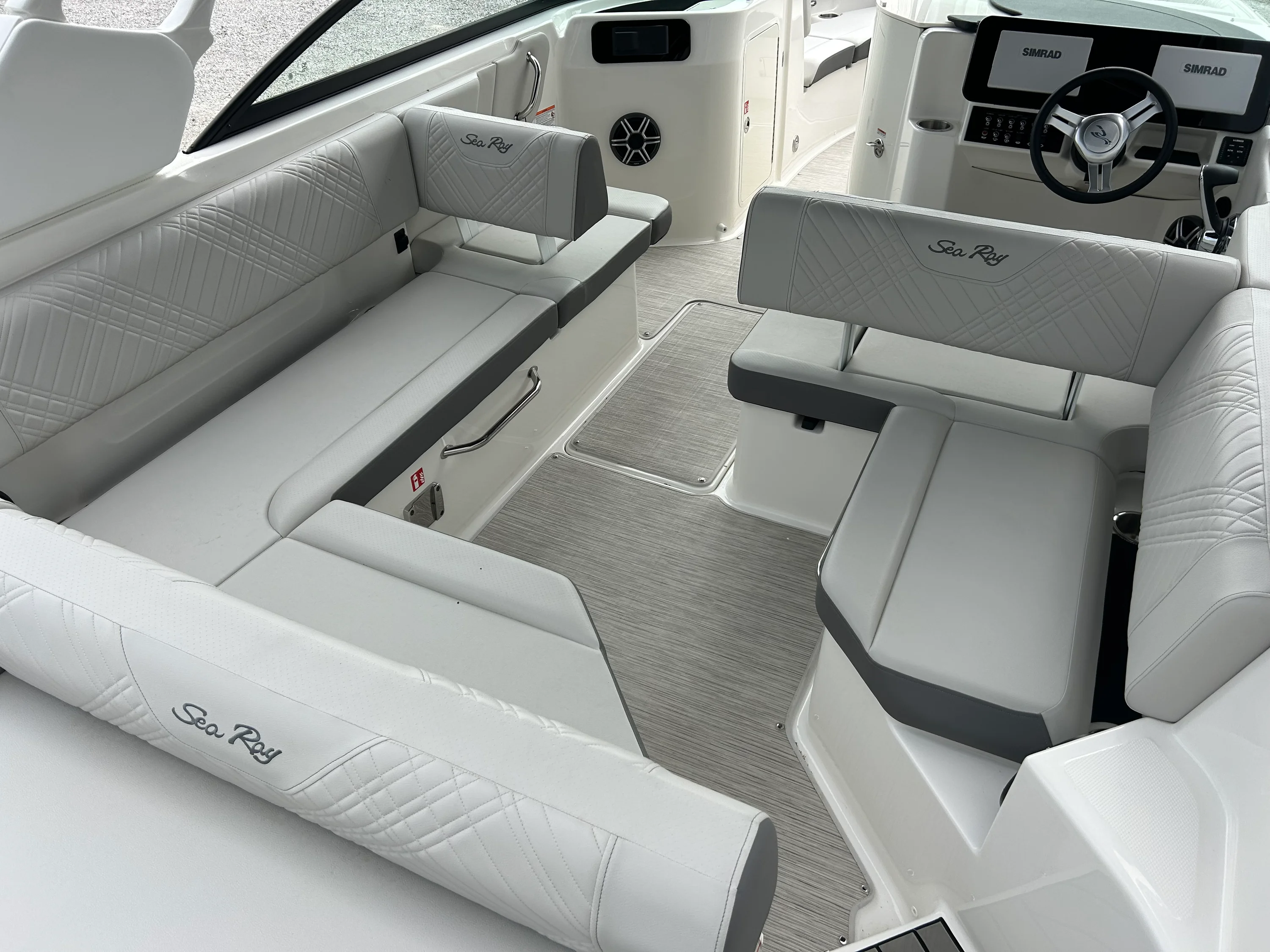 2026 Sea Ray SDX 250 Outboard Image Thumbnail #9