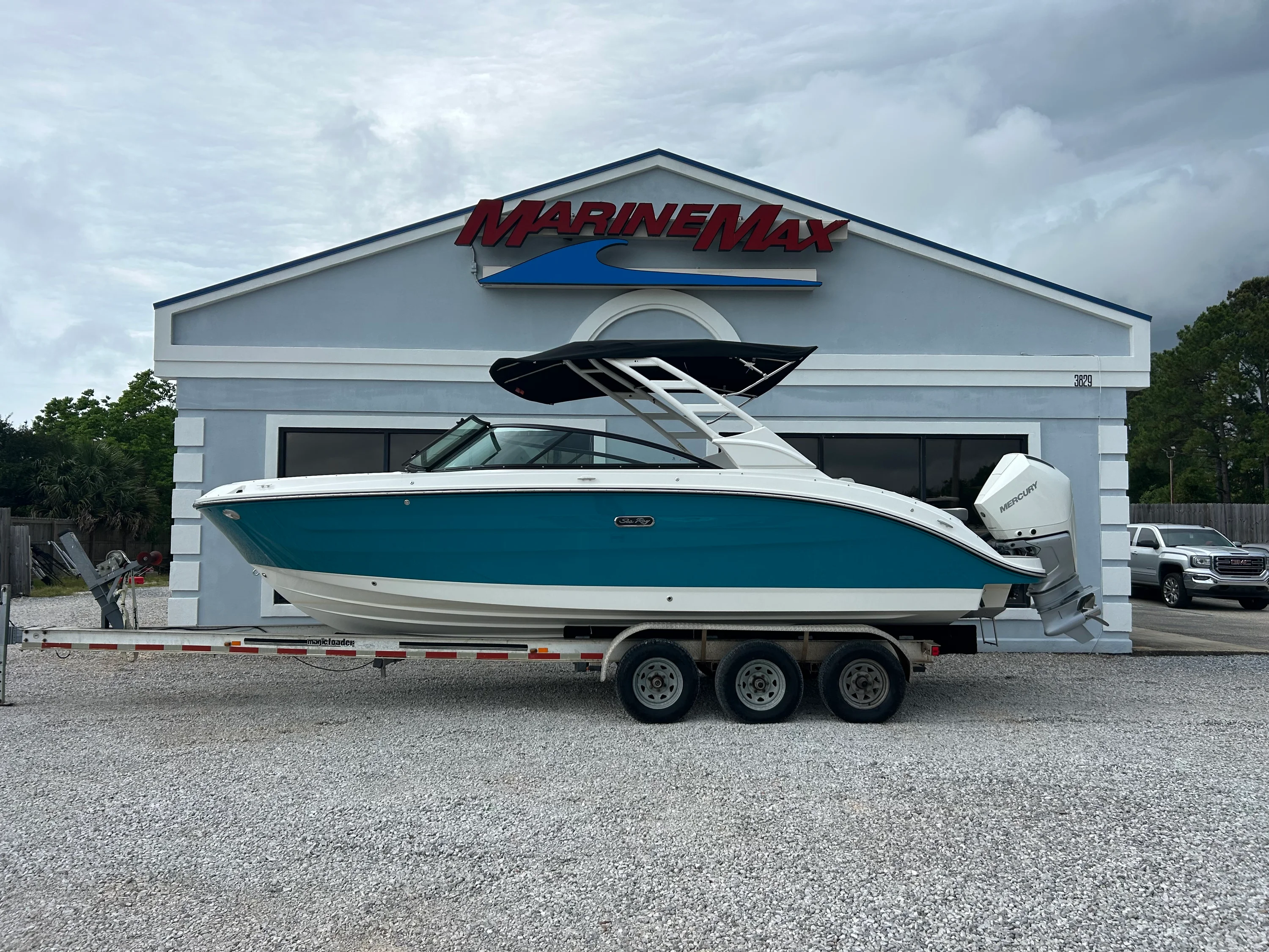 2026 Sea Ray SDX 250 Outboard Image Thumbnail #1
