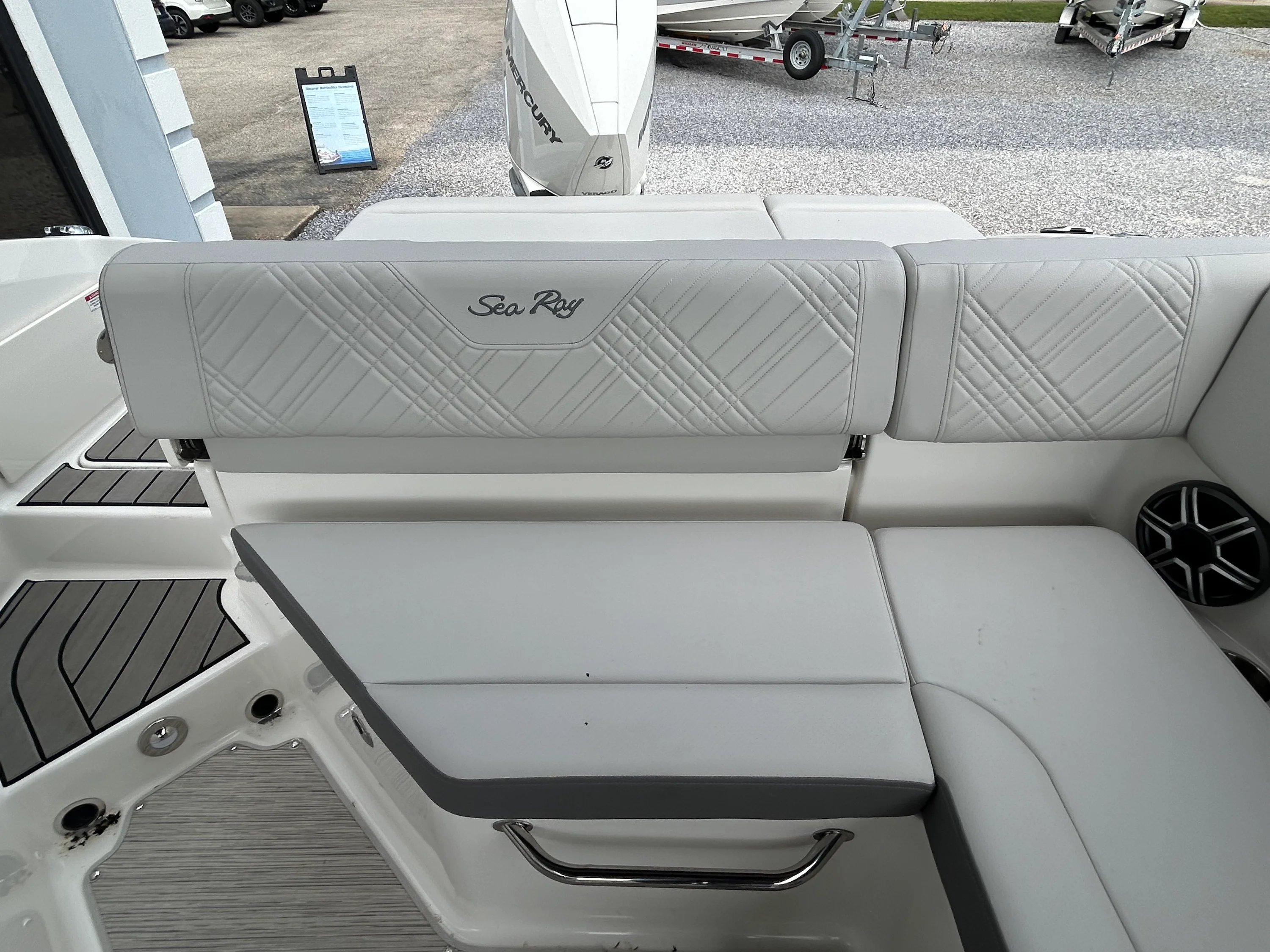 2026 Sea Ray SDX 250 Outboard Image Thumbnail #11