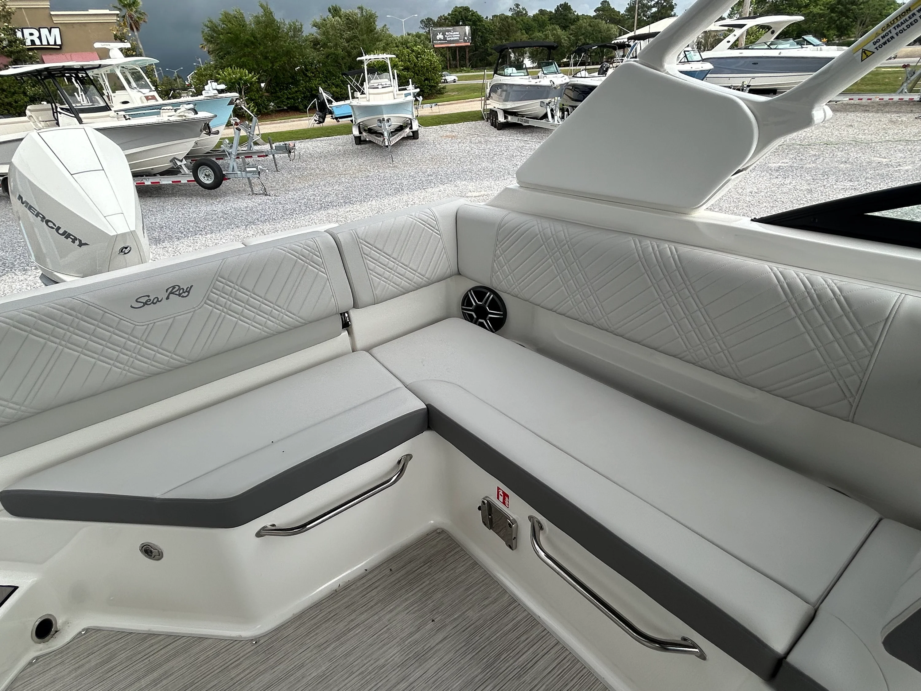 2026 Sea Ray SDX 250 Outboard Image Thumbnail #10