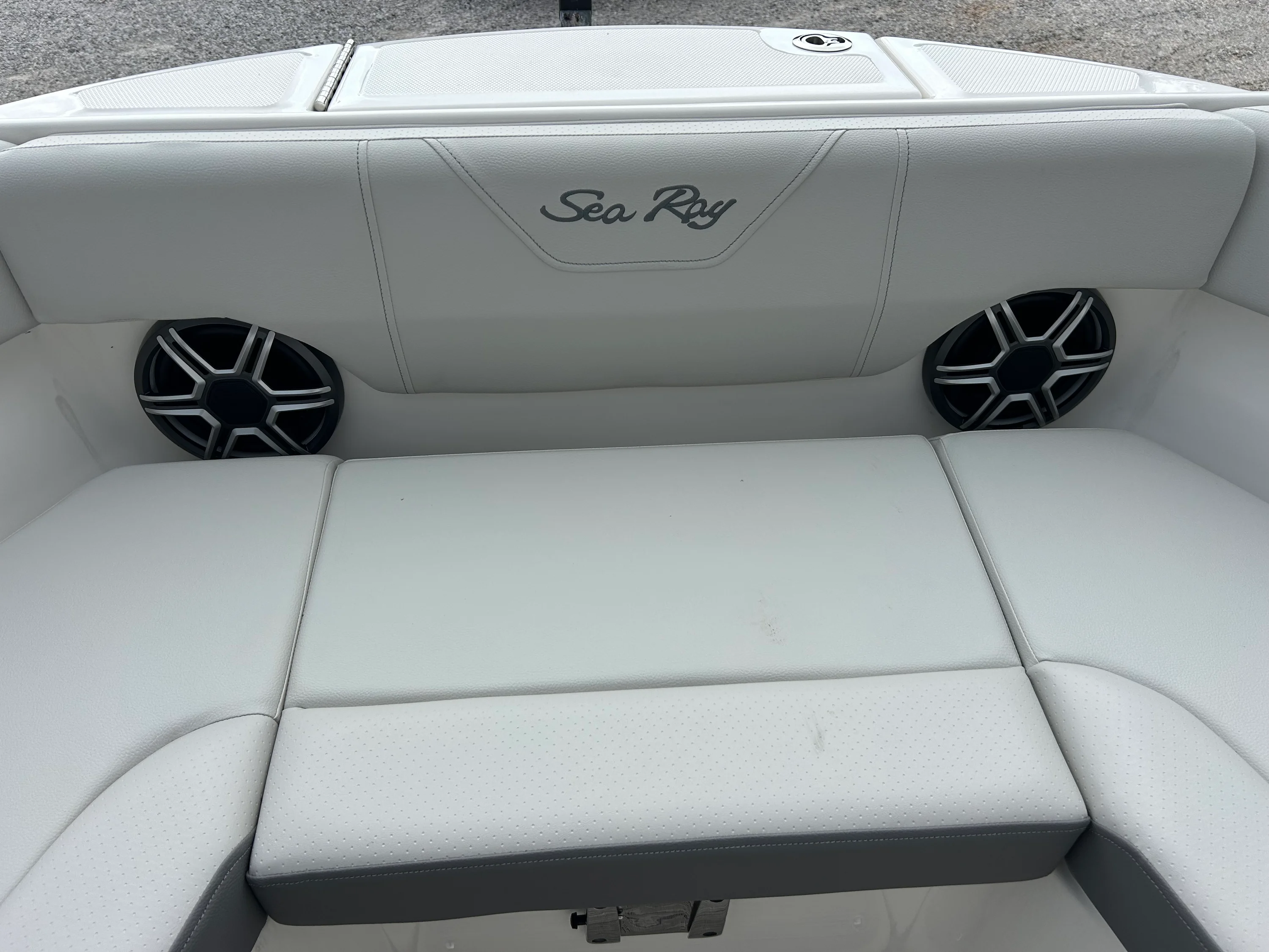 2026 Sea Ray SDX 250 Outboard Image Thumbnail #21
