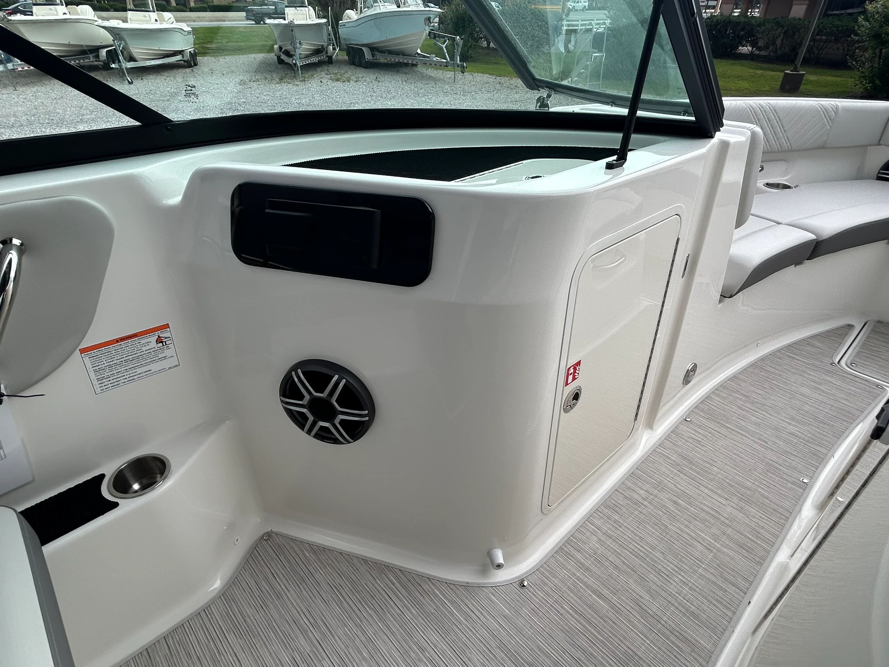 2026 Sea Ray SDX 250 Outboard Image Thumbnail #17