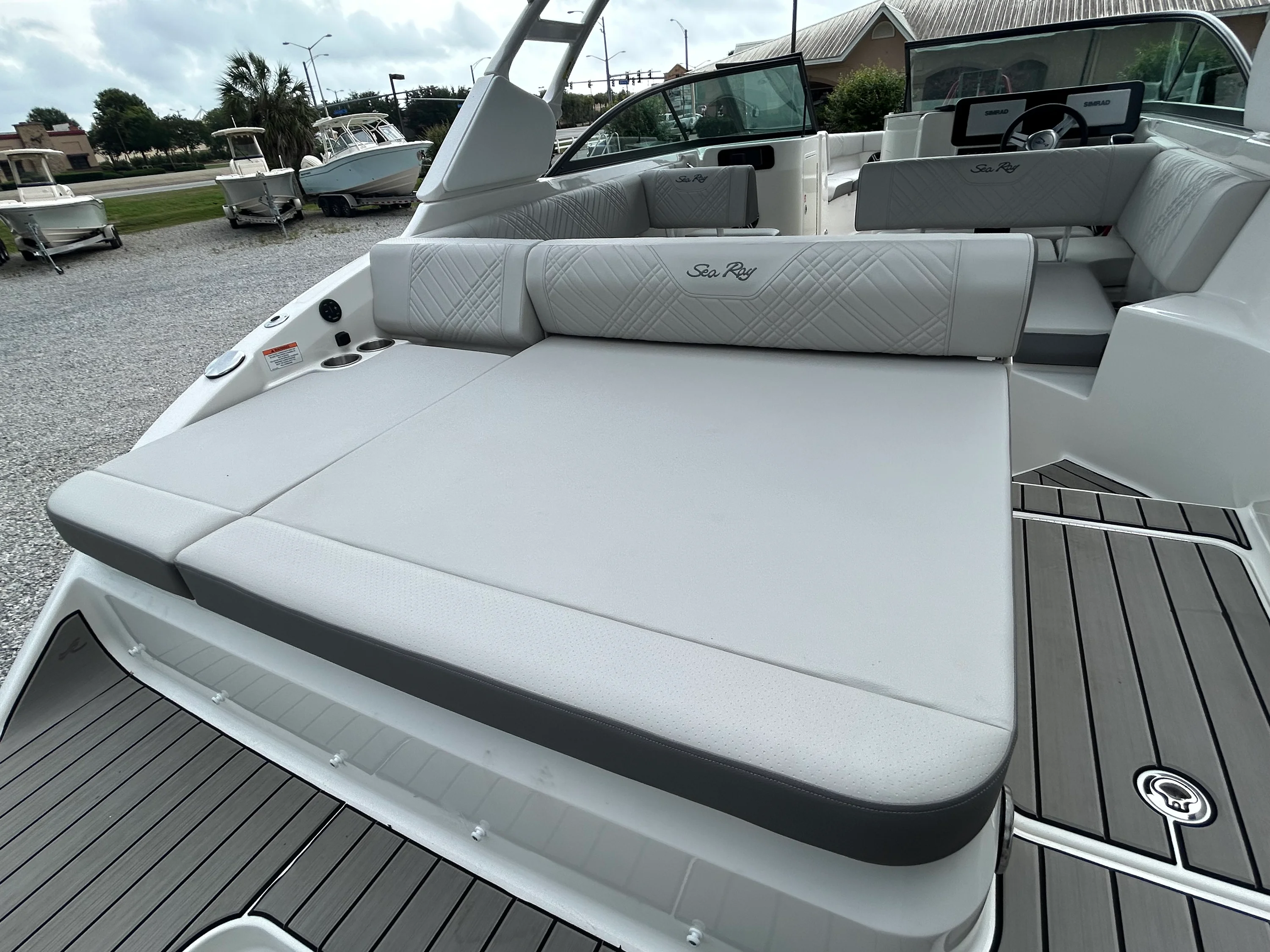 2026 Sea Ray SDX 250 Outboard Image Thumbnail #8