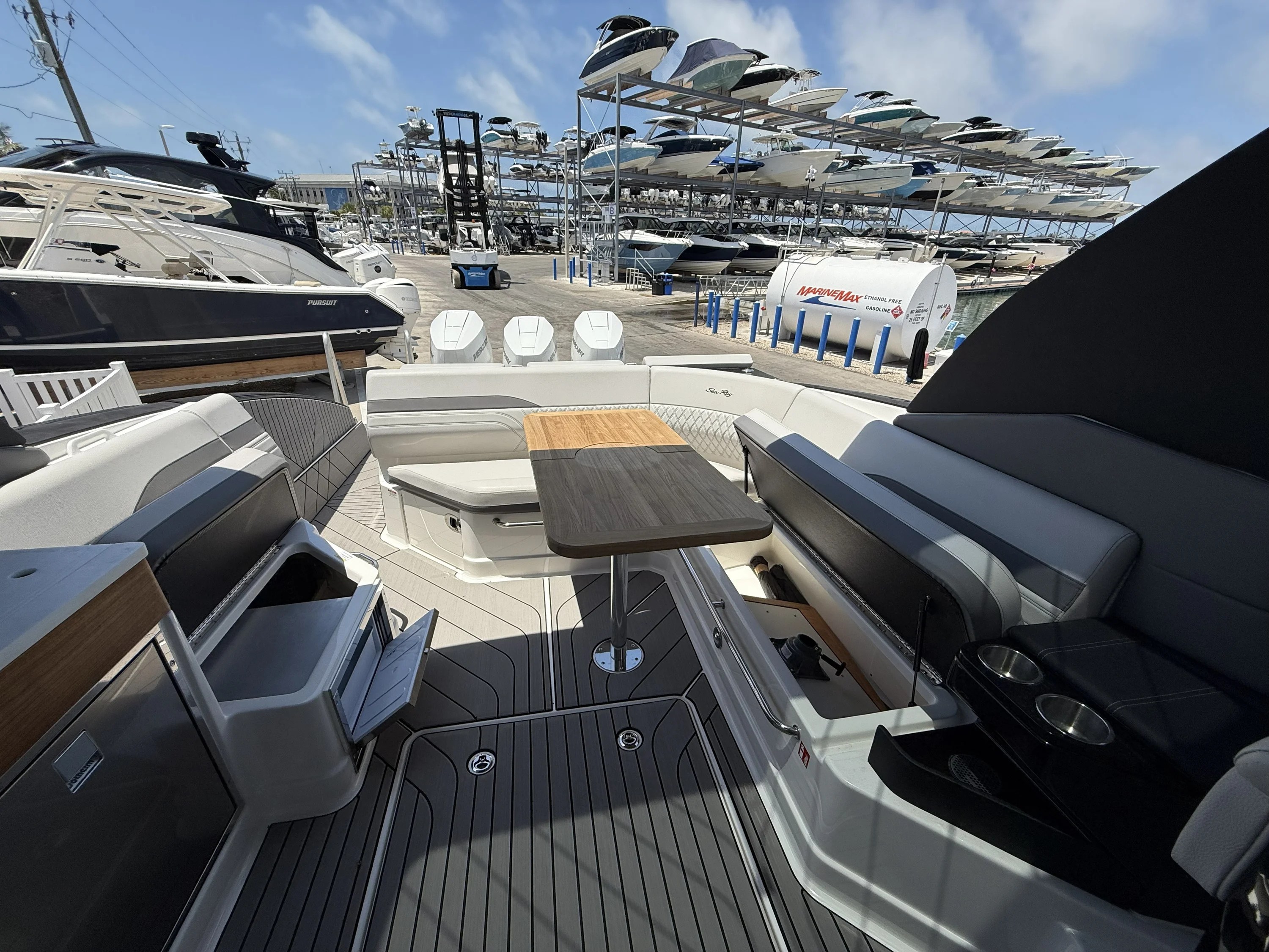 2026 Sea Ray SLX 360 OUTBOARD Image Thumbnail #17