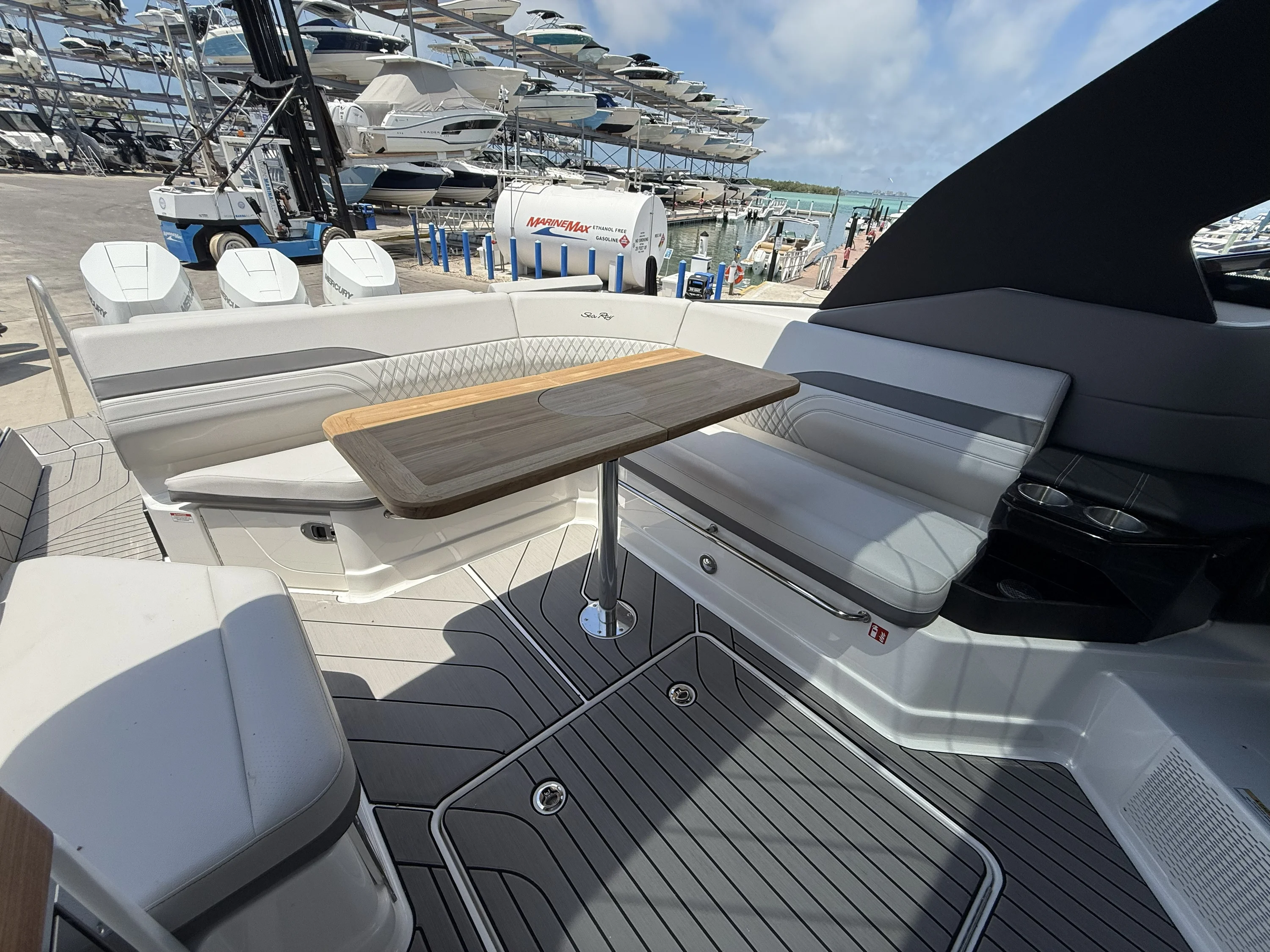 2026 Sea Ray SLX 360 OUTBOARD Image Thumbnail #16