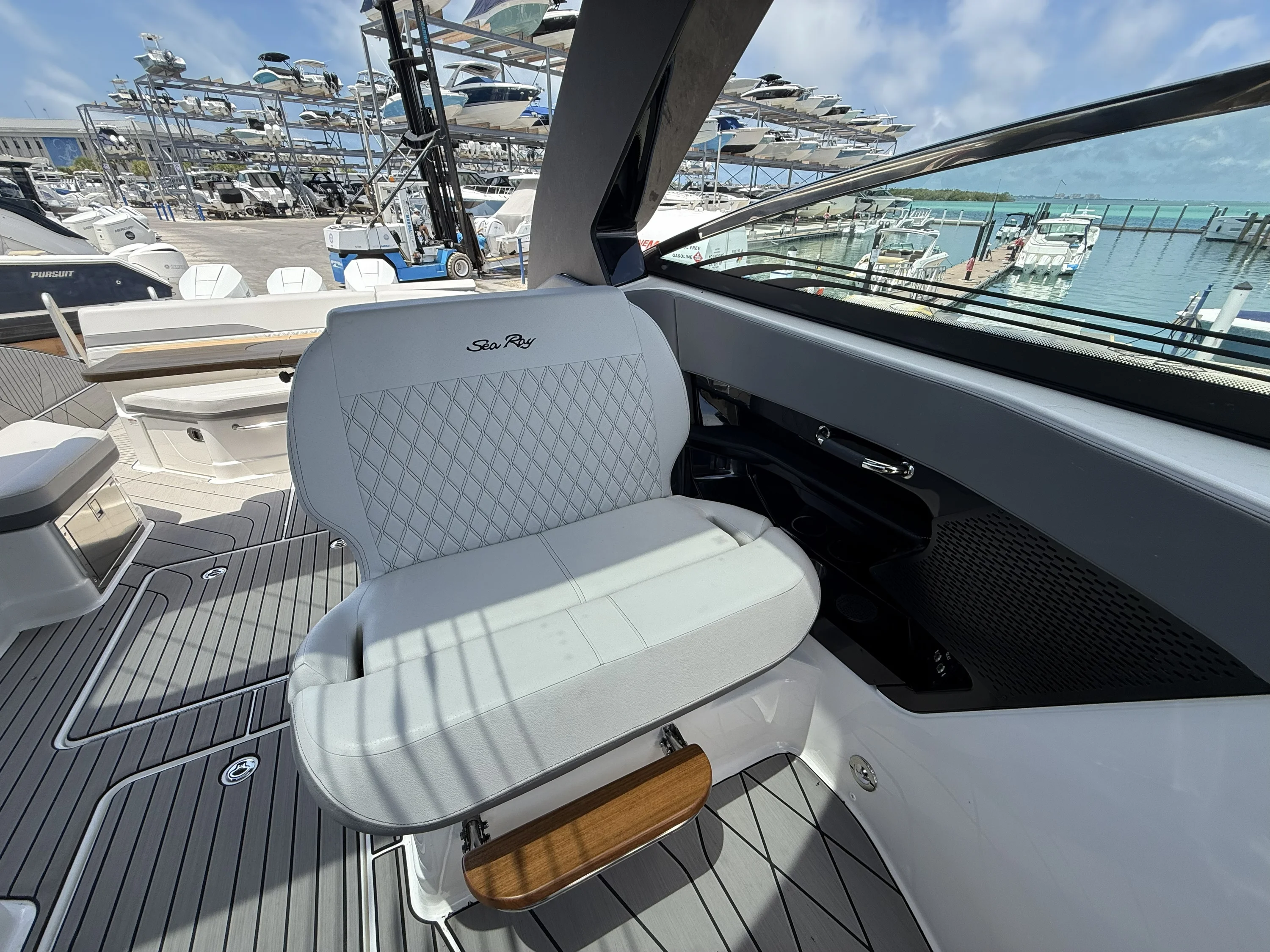 2026 Sea Ray SLX 360 OUTBOARD Image Thumbnail #6