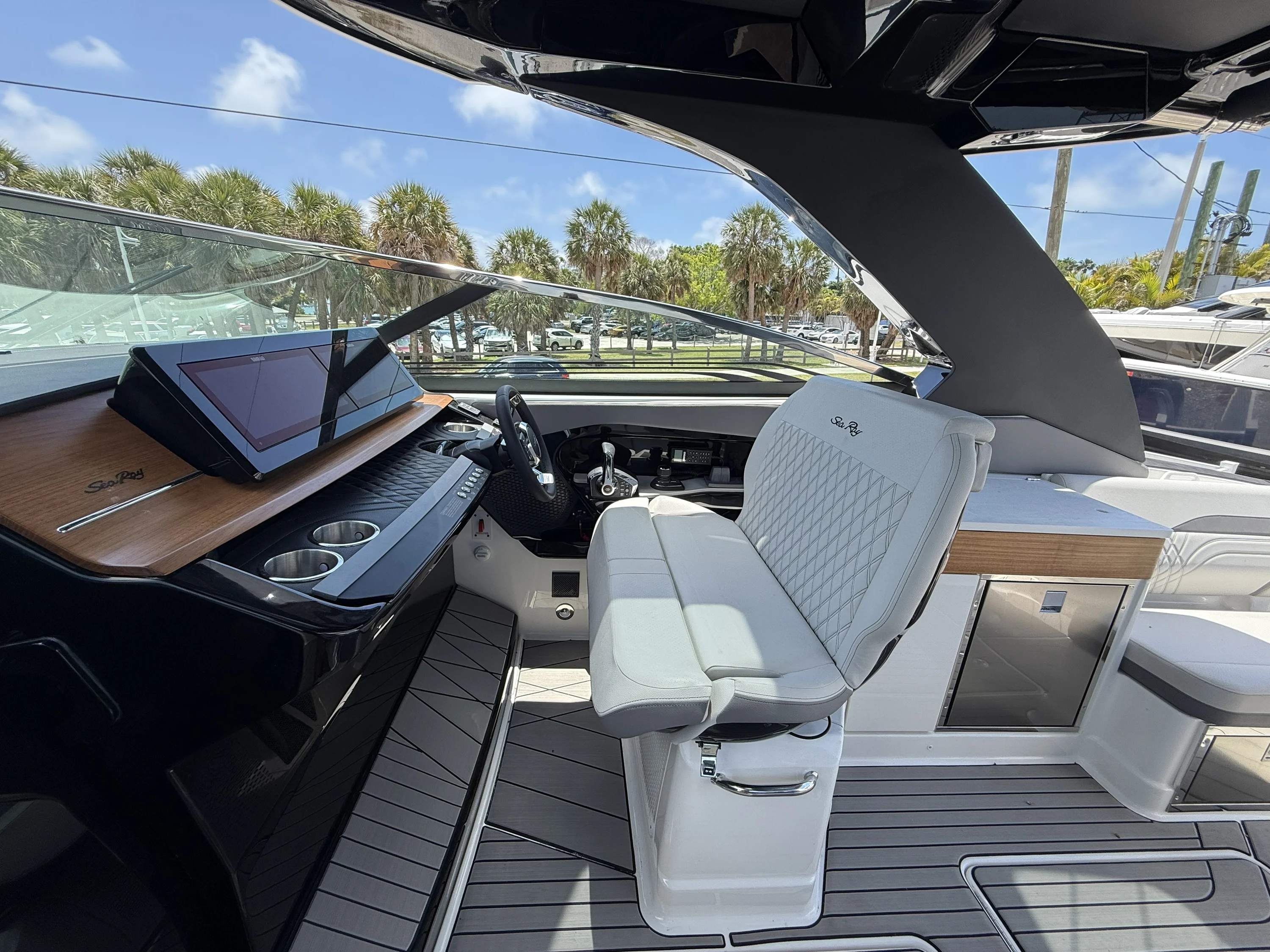 2026 Sea Ray SLX 360 OUTBOARD Image Thumbnail #8