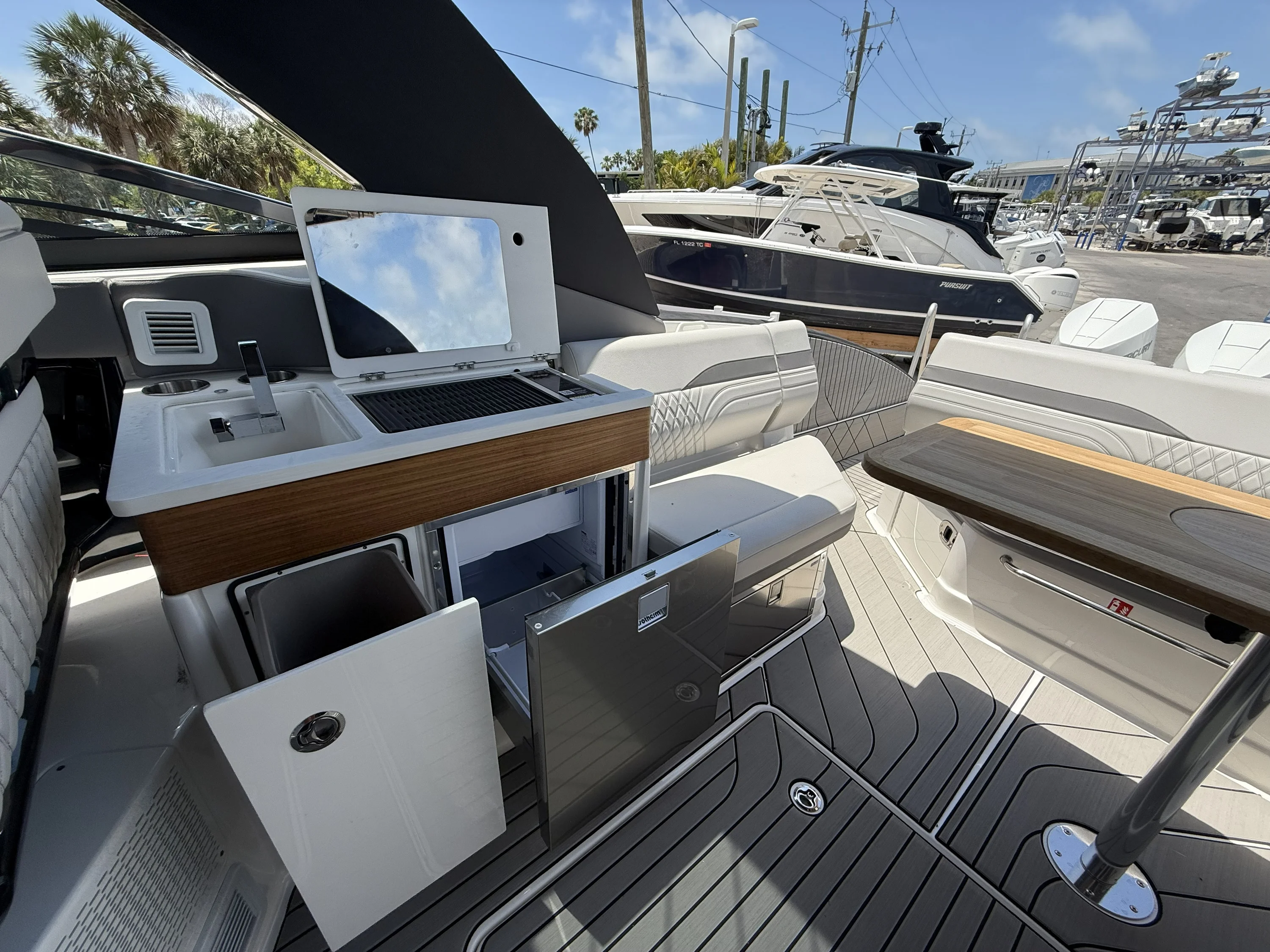 2026 Sea Ray SLX 360 OUTBOARD Image Thumbnail #19