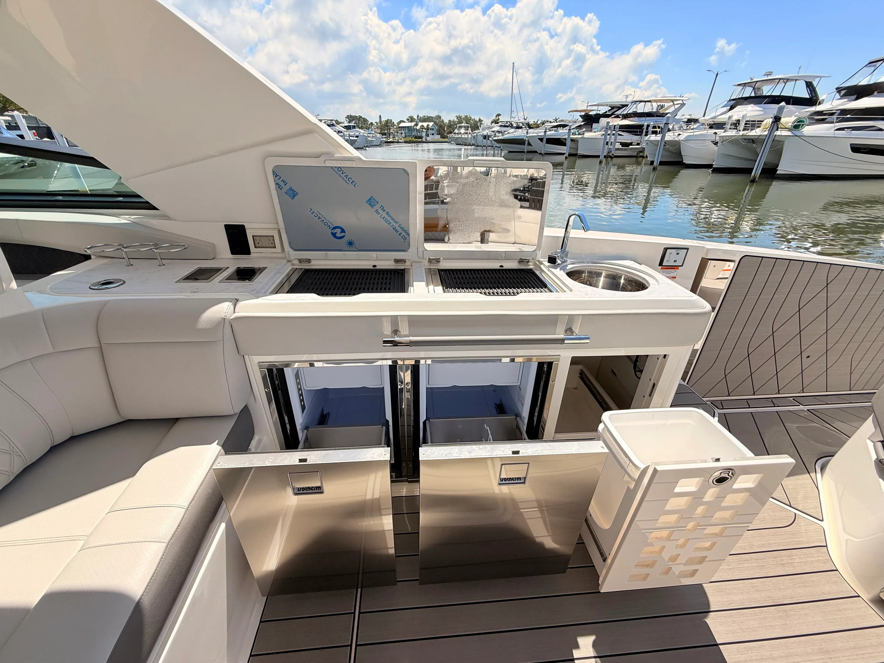 2026 Sea Ray SLX 400 Outboard Image Thumbnail #43