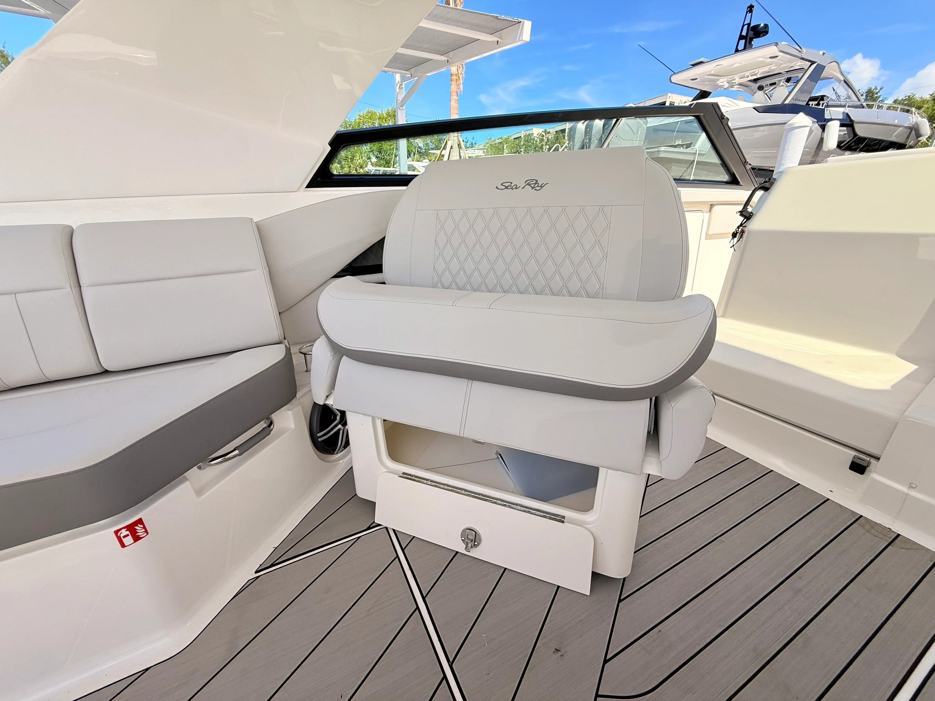 2026 Sea Ray SLX 400 Outboard Image Thumbnail #57