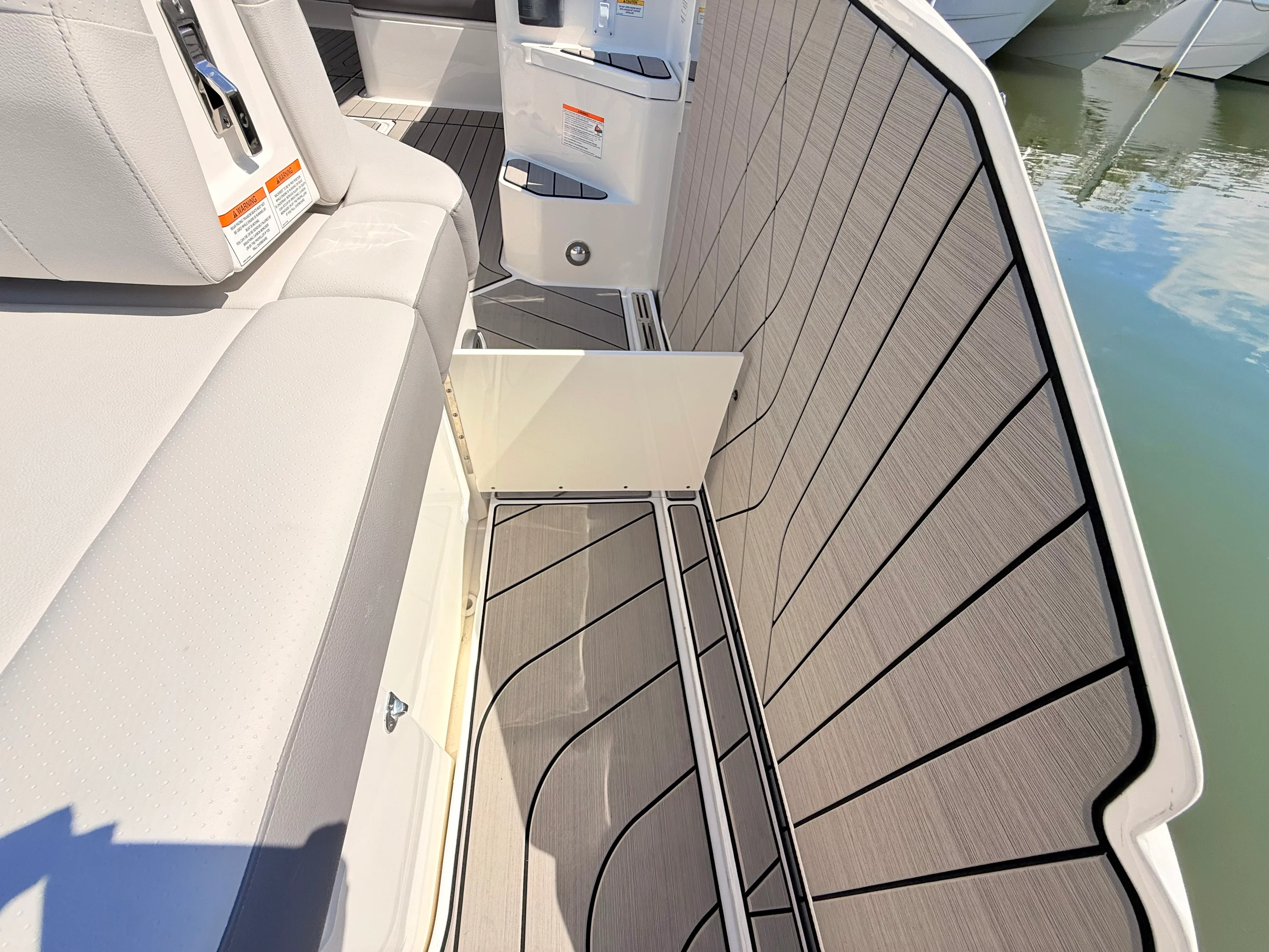 2026 Sea Ray SLX 400 Outboard Image Thumbnail #35