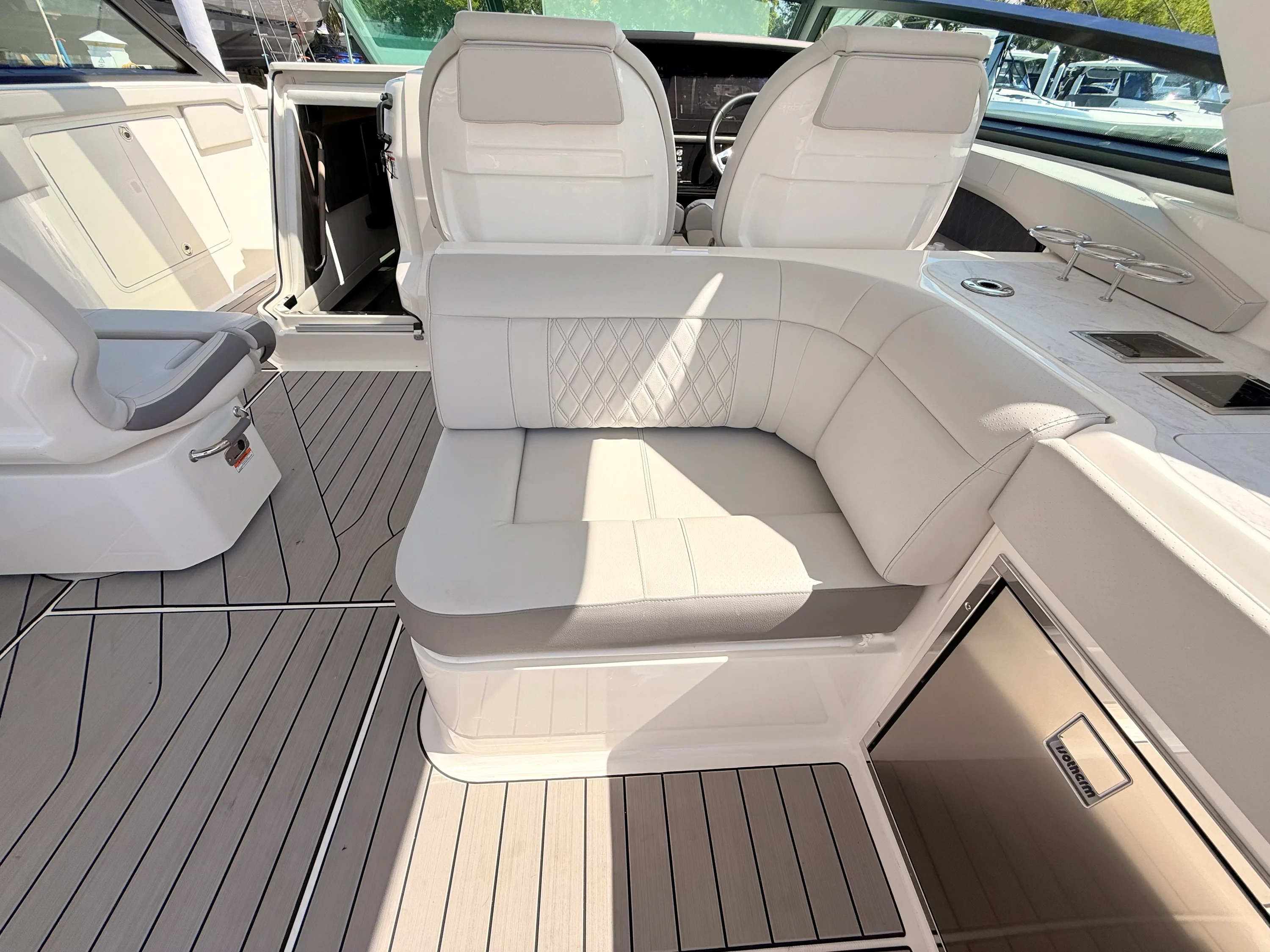 2026 Sea Ray SLX 400 Outboard Image Thumbnail #48