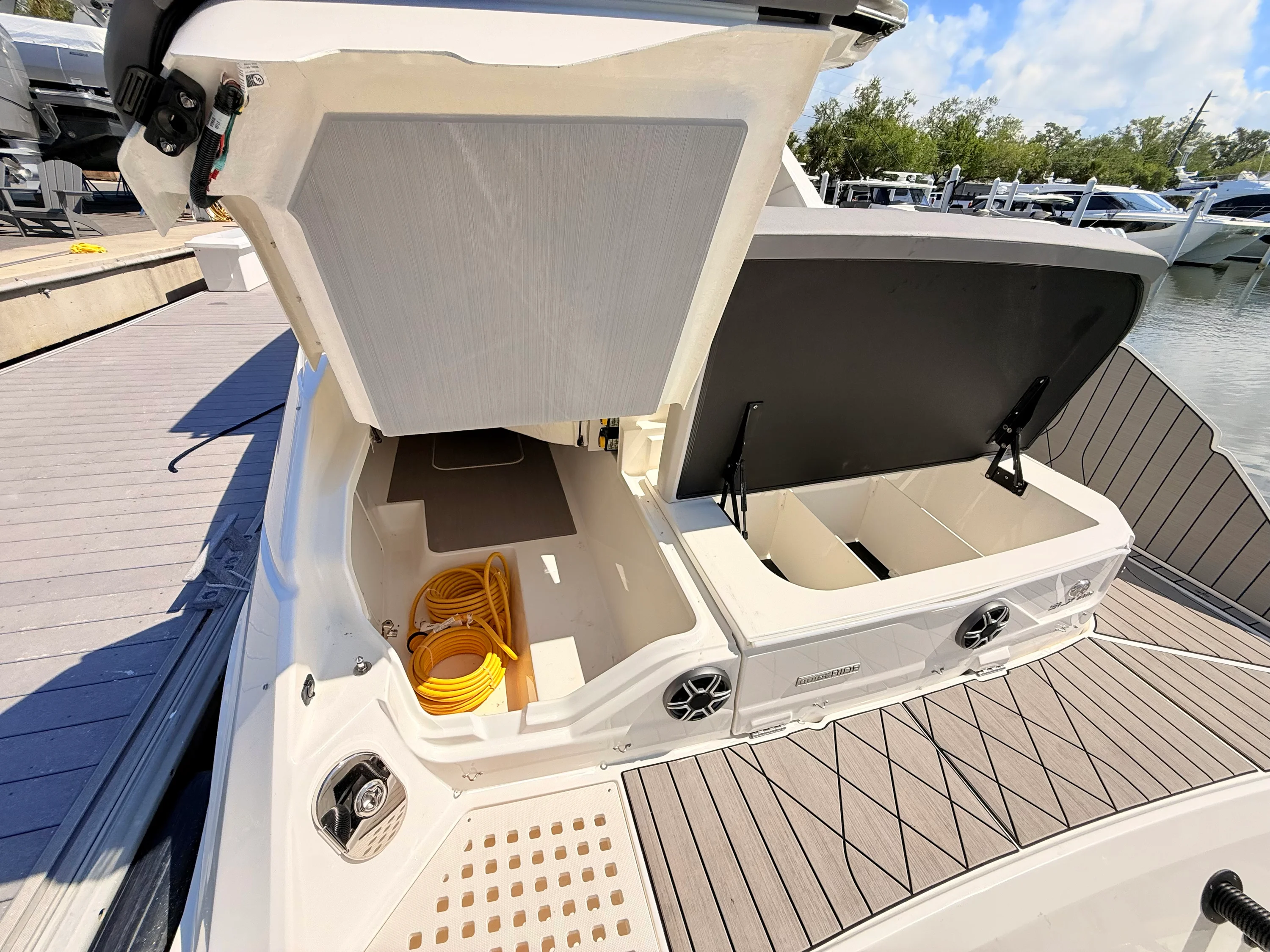 2026 Sea Ray SLX 400 Outboard Image Thumbnail #29