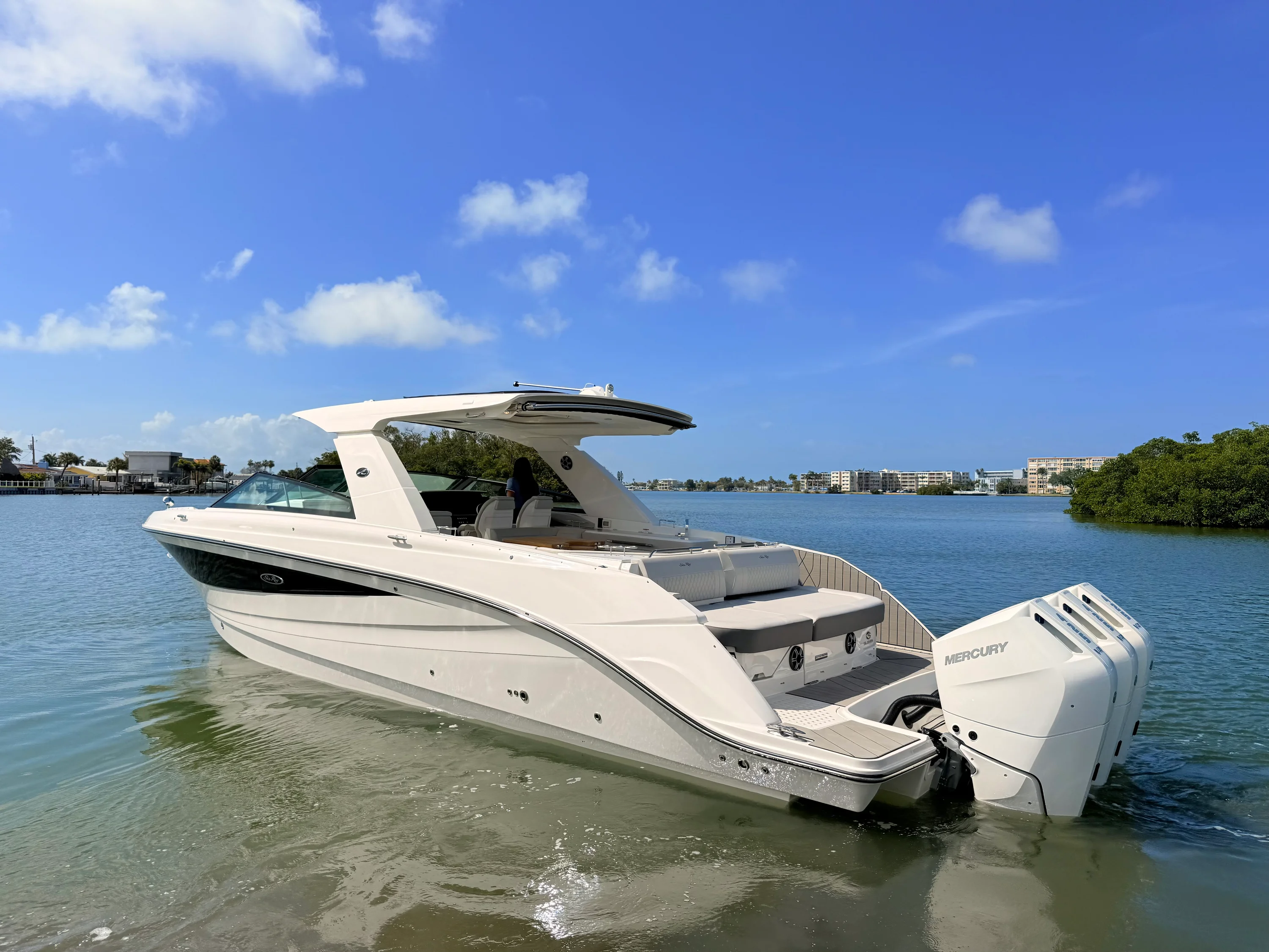 2026 Sea Ray SLX 400 Outboard Image Thumbnail #5