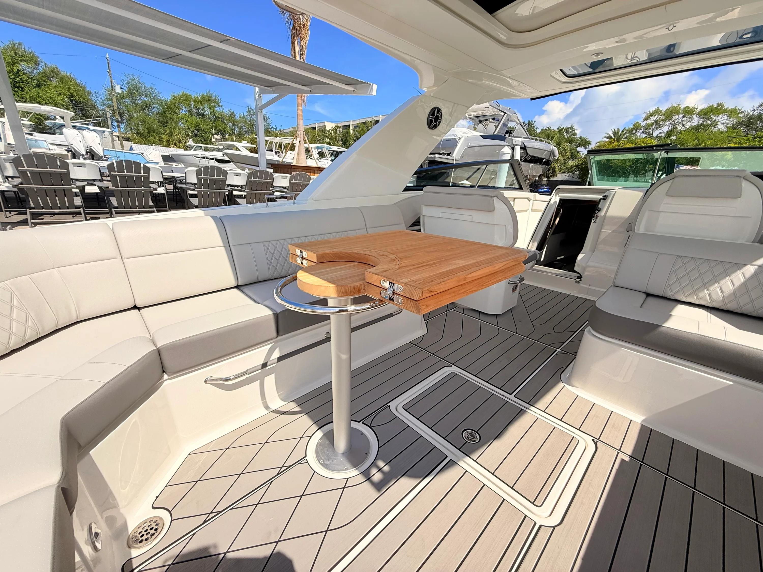 2026 Sea Ray SLX 400 Outboard Image Thumbnail #39