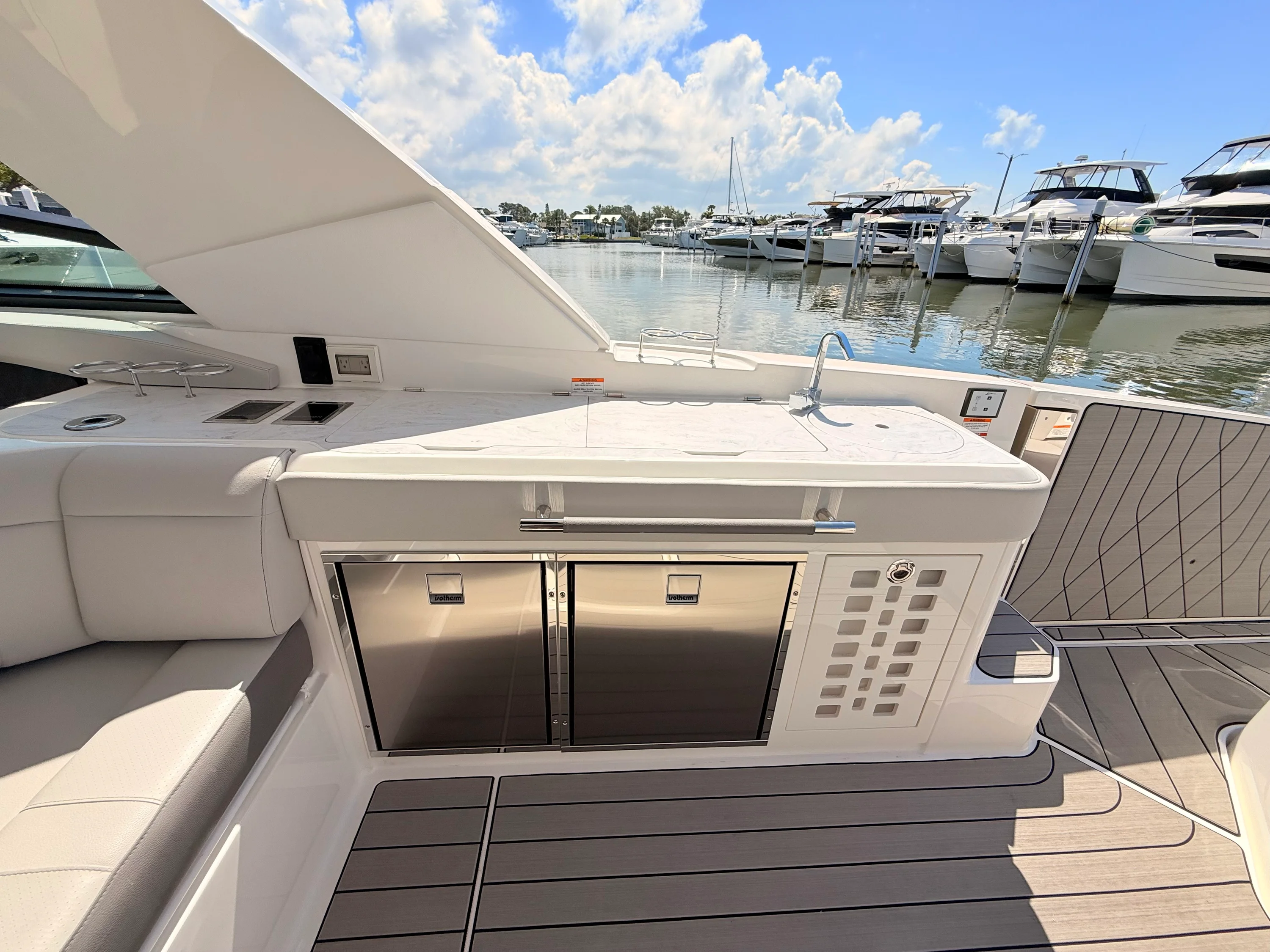 2026 Sea Ray SLX 400 Outboard Image Thumbnail #42