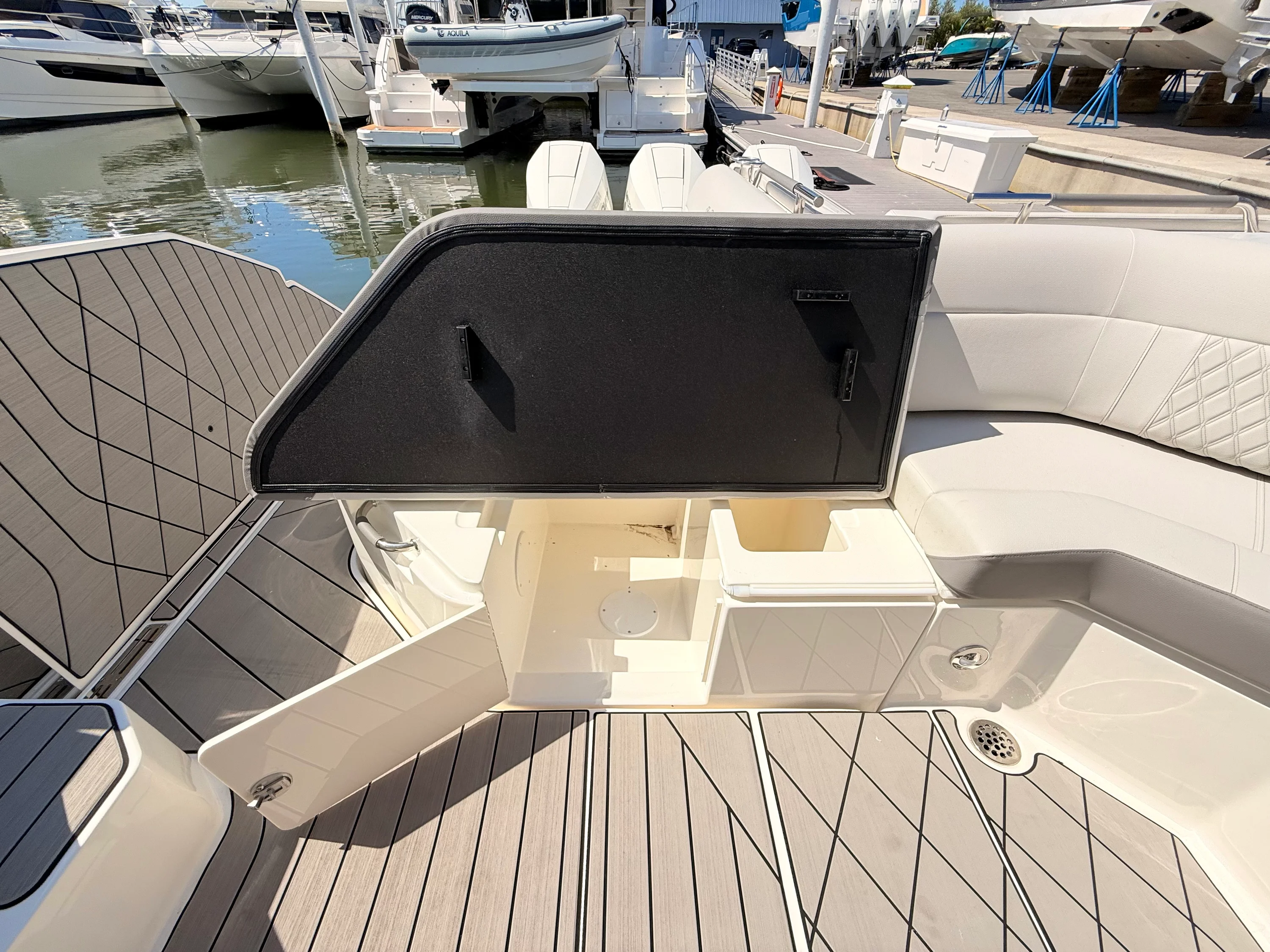 2026 Sea Ray SLX 400 Outboard Image Thumbnail #38