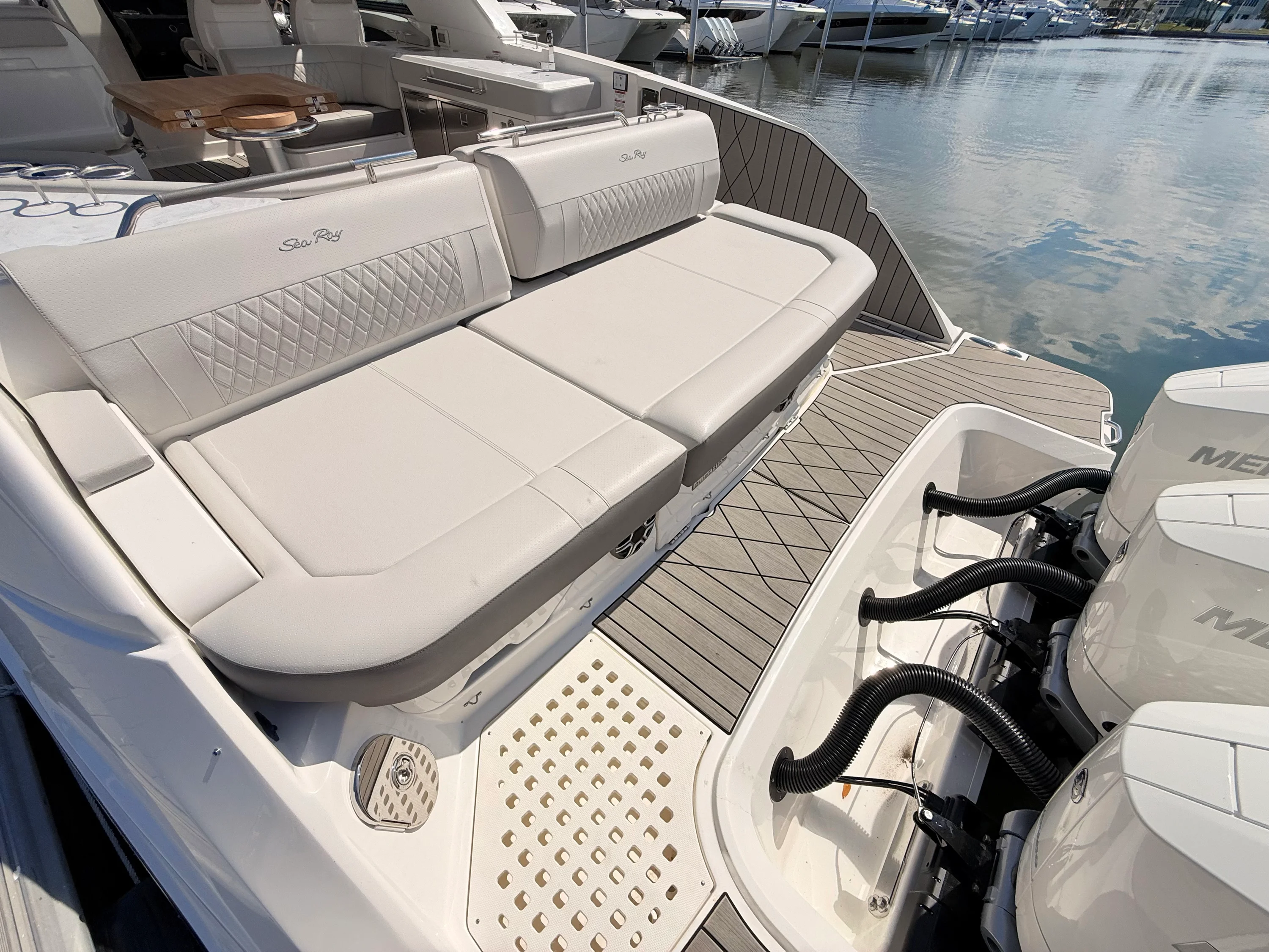 2026 Sea Ray SLX 400 Outboard Image Thumbnail #28