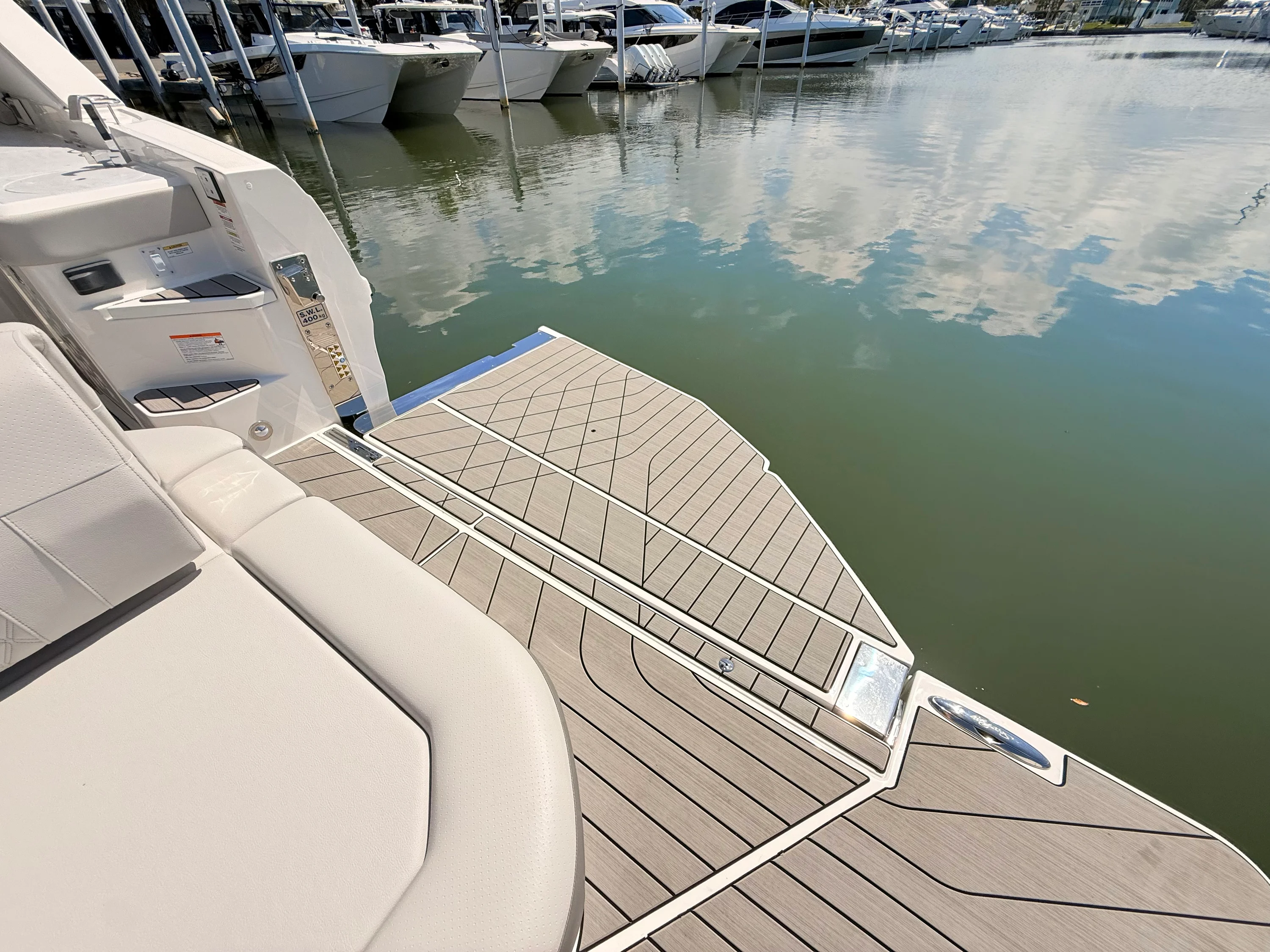 2026 Sea Ray SLX 400 Outboard Image Thumbnail #33