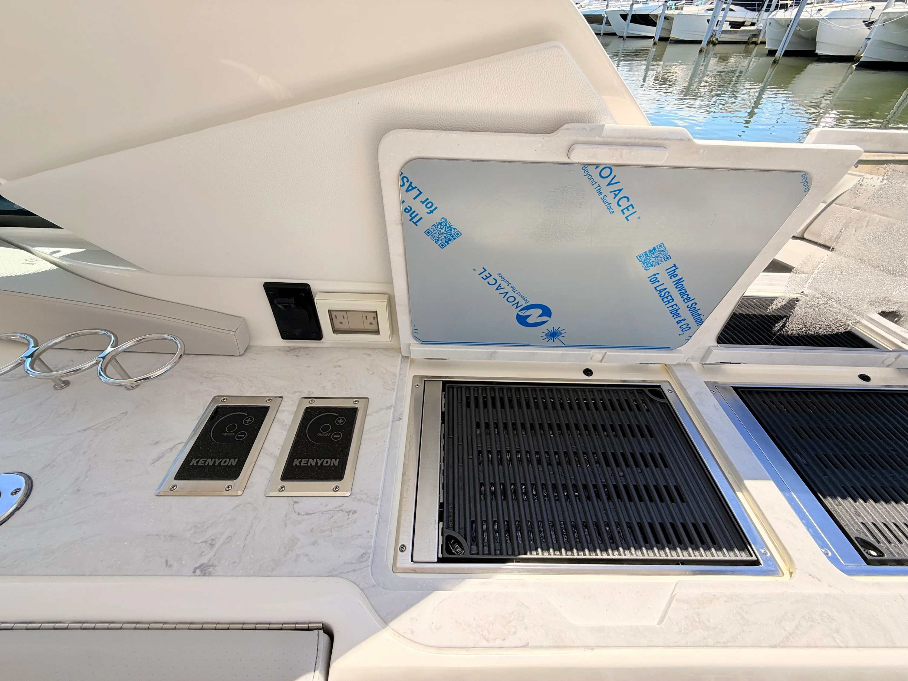 2026 Sea Ray SLX 400 Outboard Image Thumbnail #47