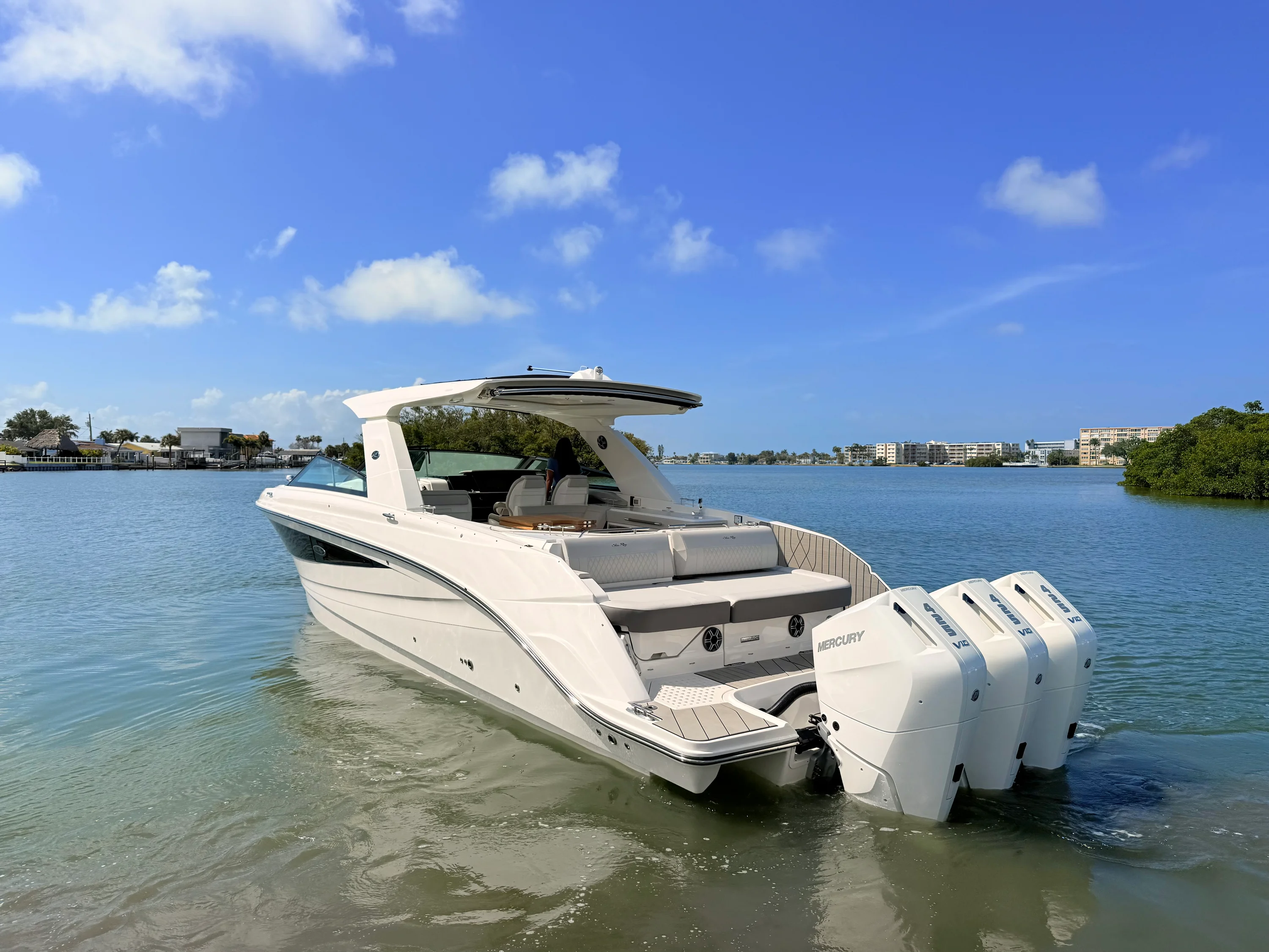 2026 Sea Ray SLX 400 Outboard Image Thumbnail #6