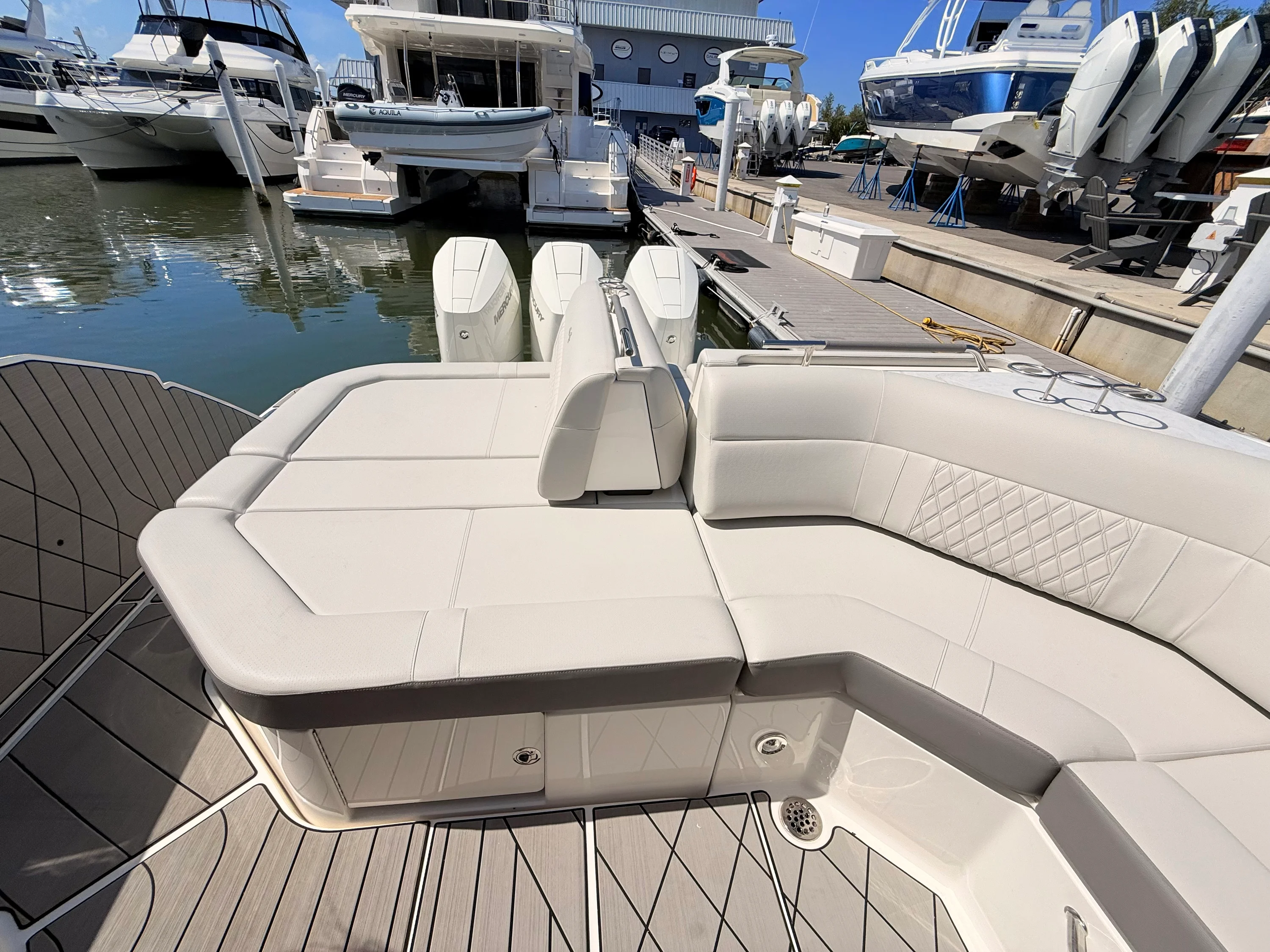 2026 Sea Ray SLX 400 Outboard Image Thumbnail #37