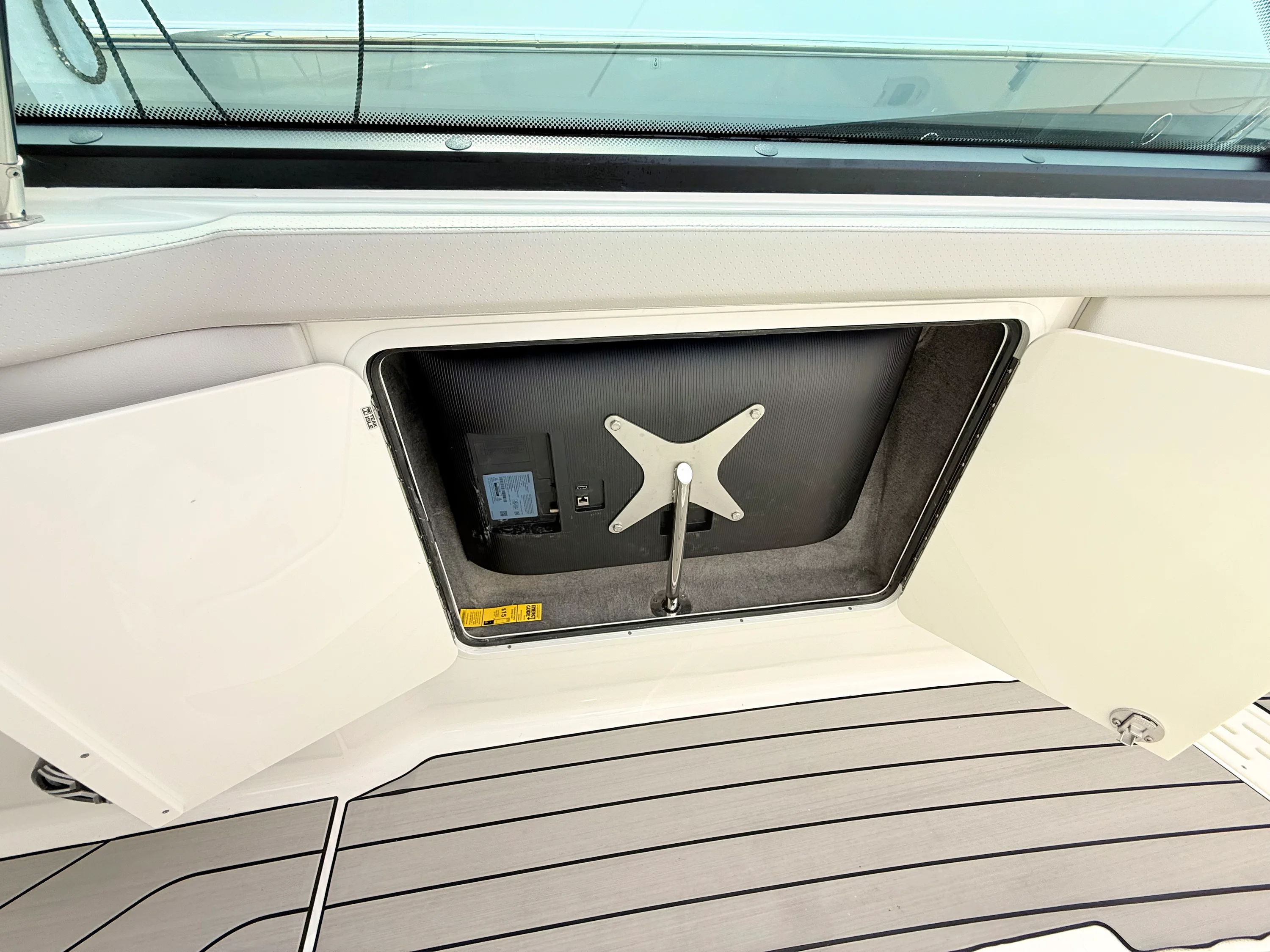2026 Sea Ray SLX 400 Outboard Image Thumbnail #66