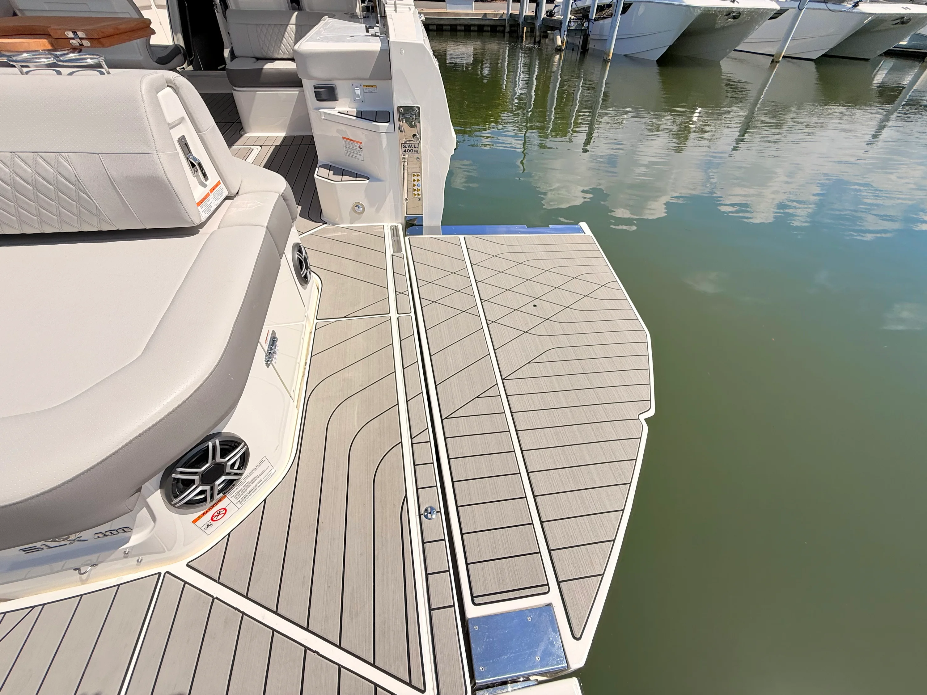 2026 Sea Ray SLX 400 Outboard Image Thumbnail #34