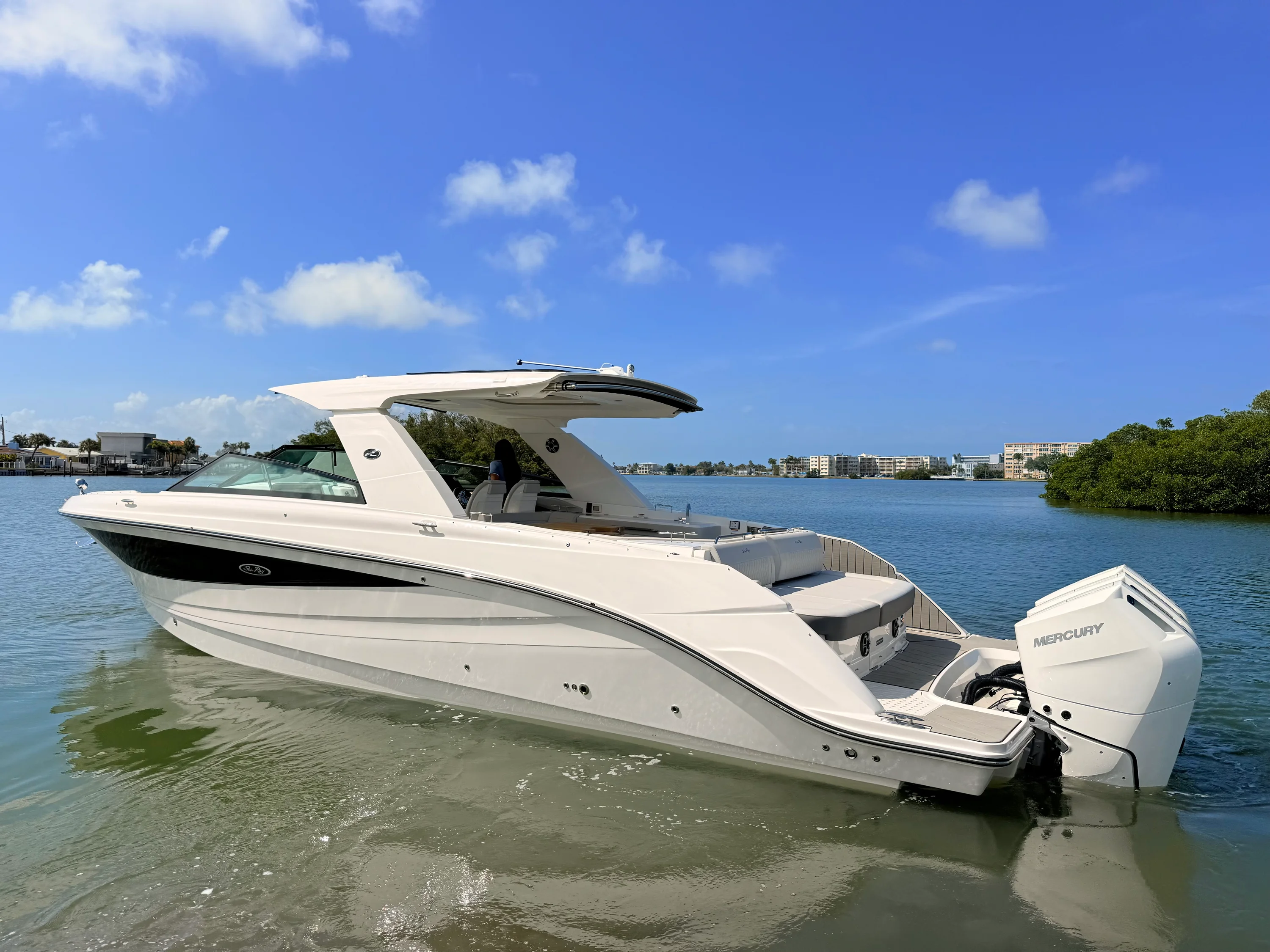 2026 Sea Ray SLX 400 Outboard Image Thumbnail #4