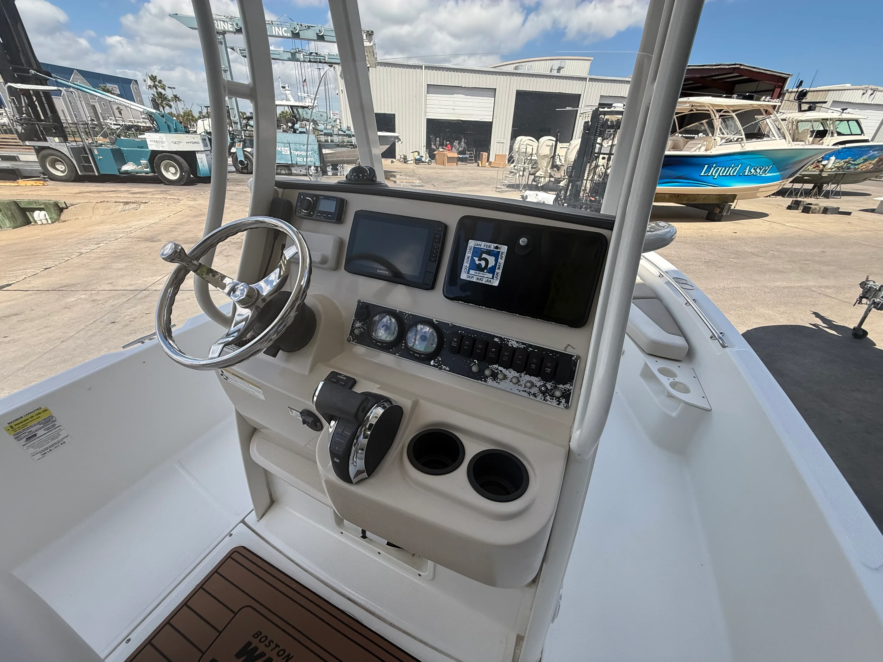 2018 Boston Whaler 210 DAUNTLESS Image Thumbnail #8