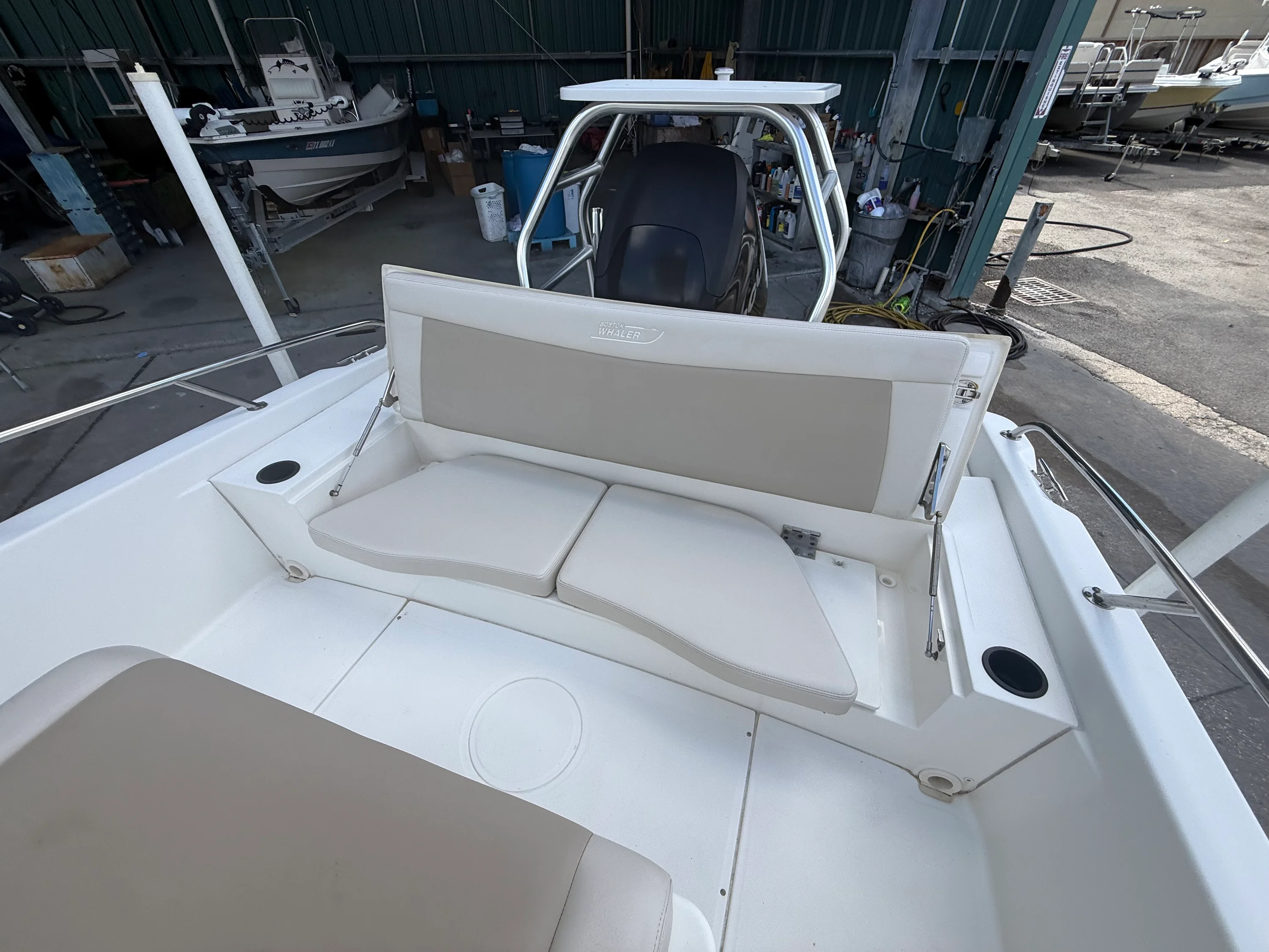 2018 Boston Whaler 210 DAUNTLESS Image Thumbnail #13
